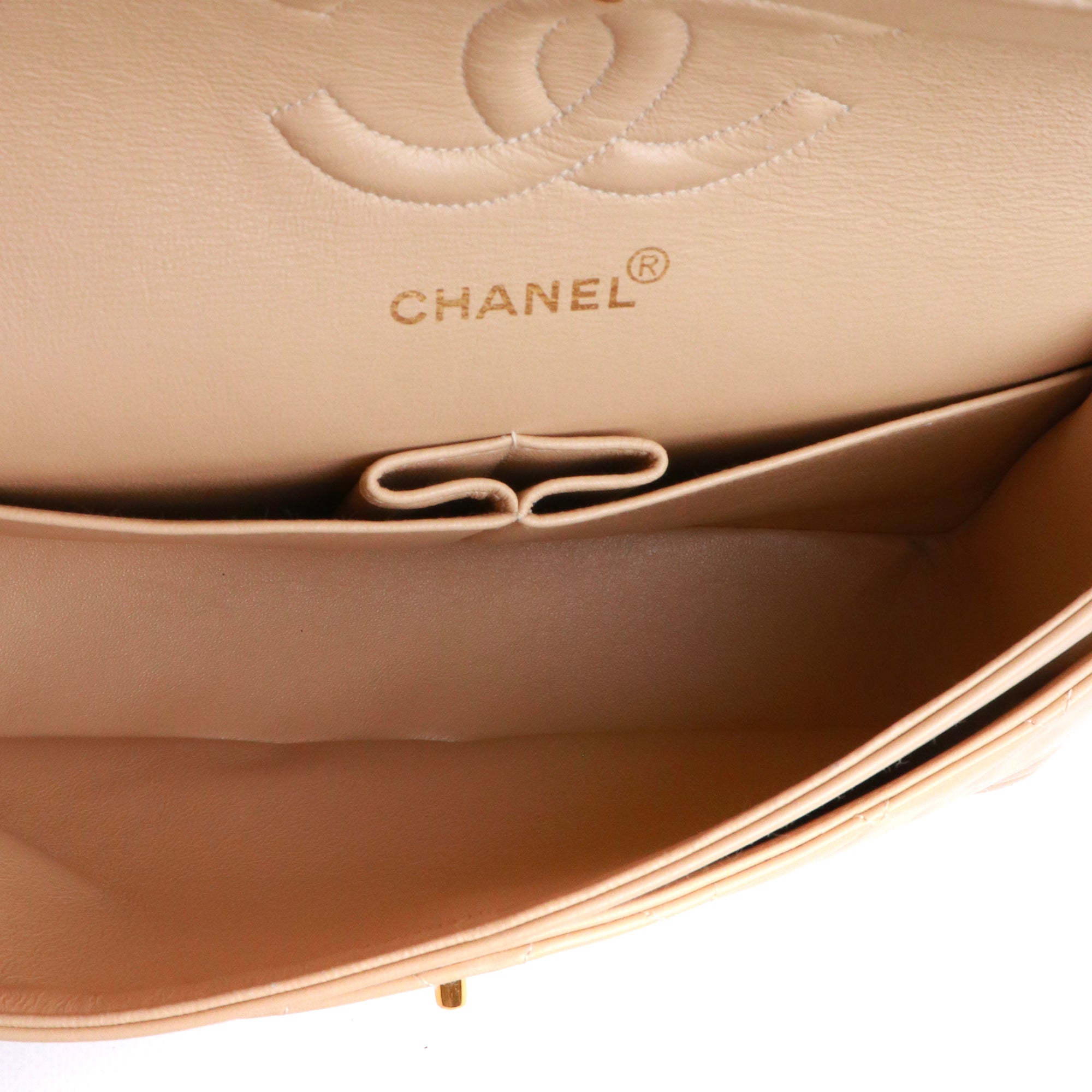 CHANEL - Sac à main Timeless 25 double flap Chanel en cuir matelassé beige vintage