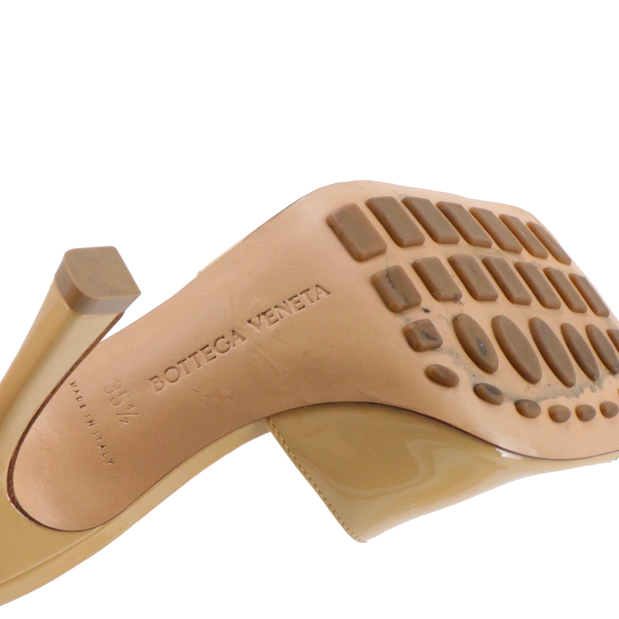 BOTTEGA VENETA - Mules à talon Bottega Veneta en cuir verni beige (T35.5)
