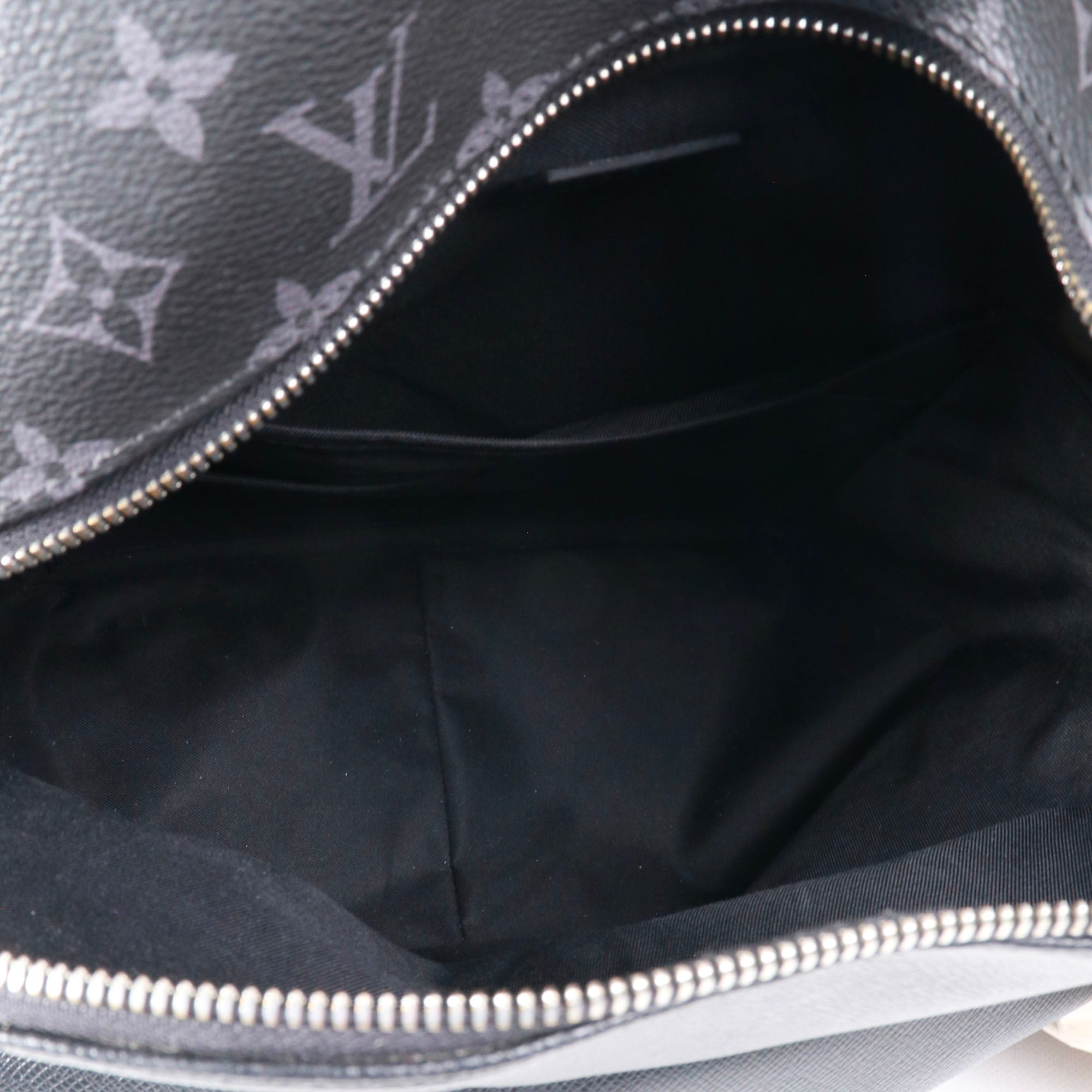 LOUIS VUITTON - Sac à dos Discovery MM Louis Vuitton en cuir noir et toile monogramme eclipse