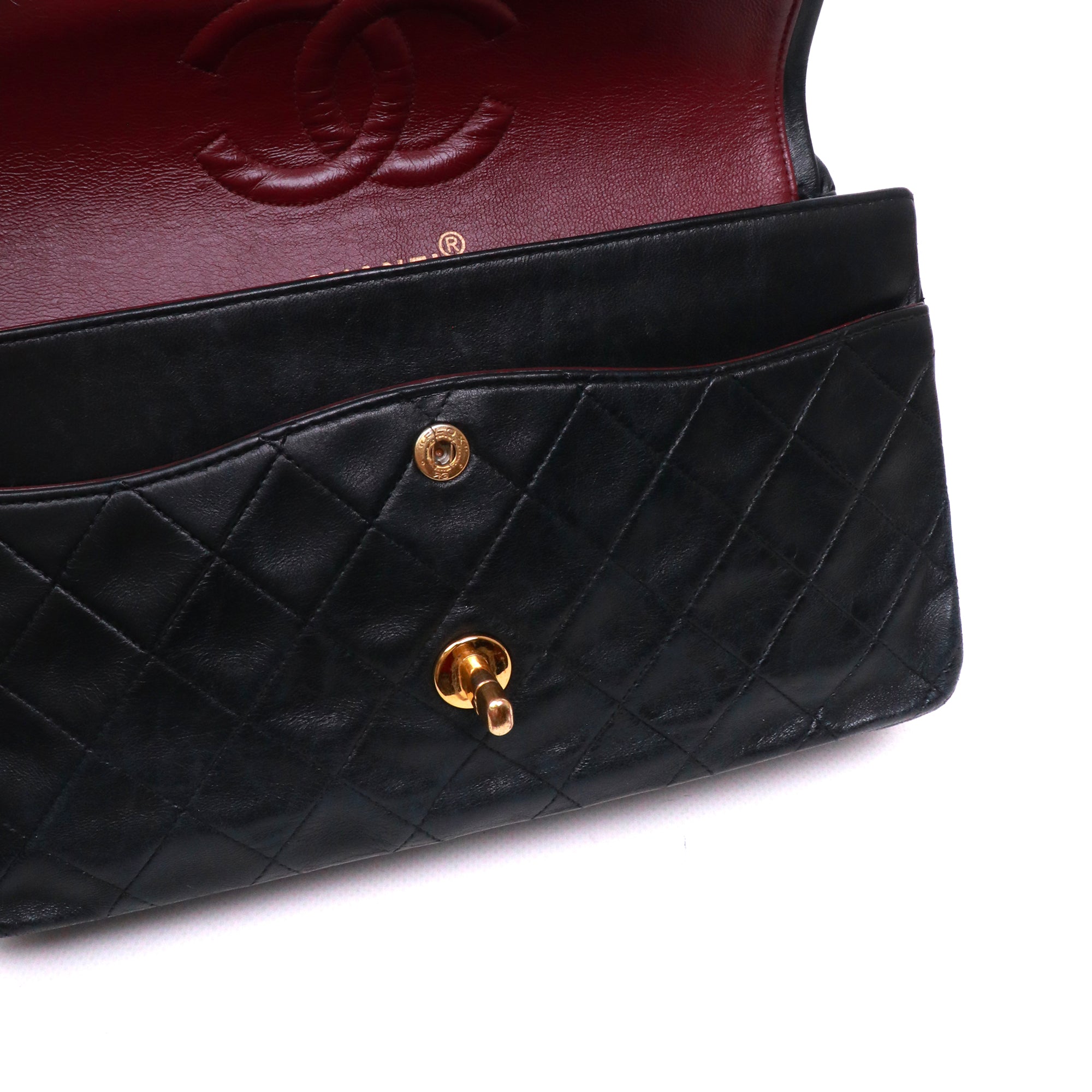 CHANEL - Sac à main Classique/Timeless 11.12 Chanel double flap en cuir matelassé noir vintage