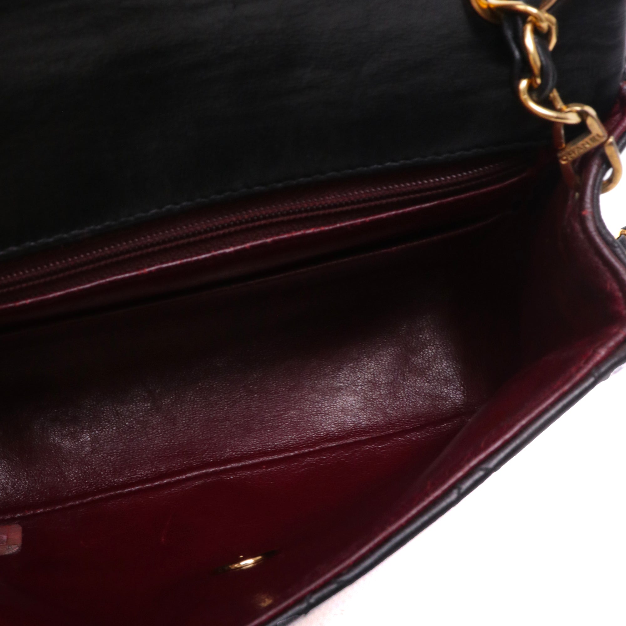 CHANEL - Sac à bandoulière Classique/Timeless Mini Square Chanel en cuir noir vintage