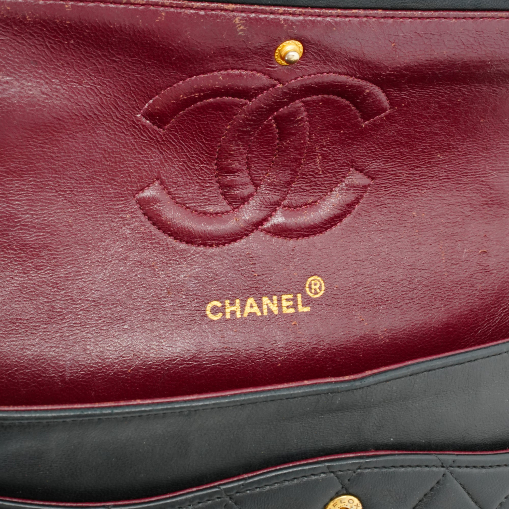 CHANEL - Sac à main Classique/Timeless medium Chanel en cuir matelassé noir vintage