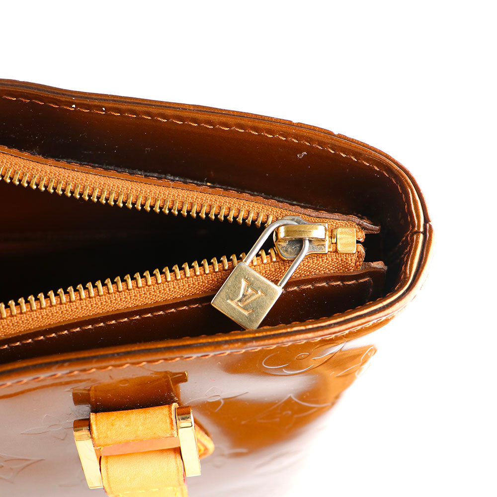 LOUIS VUITTON - Sac à main Houston en cuir verni empreinte