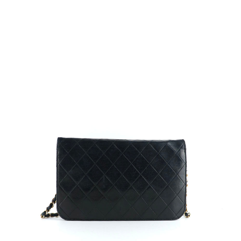 CHANEL - Sac à rabat vintage en cuir matelassé noir