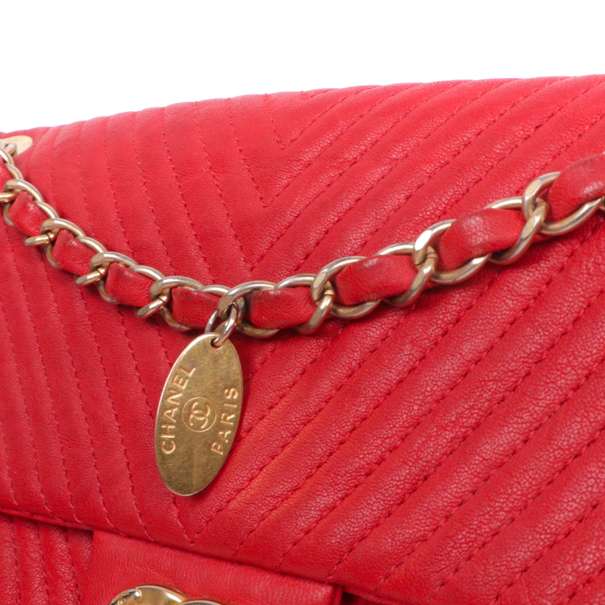 CHANEL - Sac à main Classique/Timeless Médaillon Chanel en cuir chevron rouge