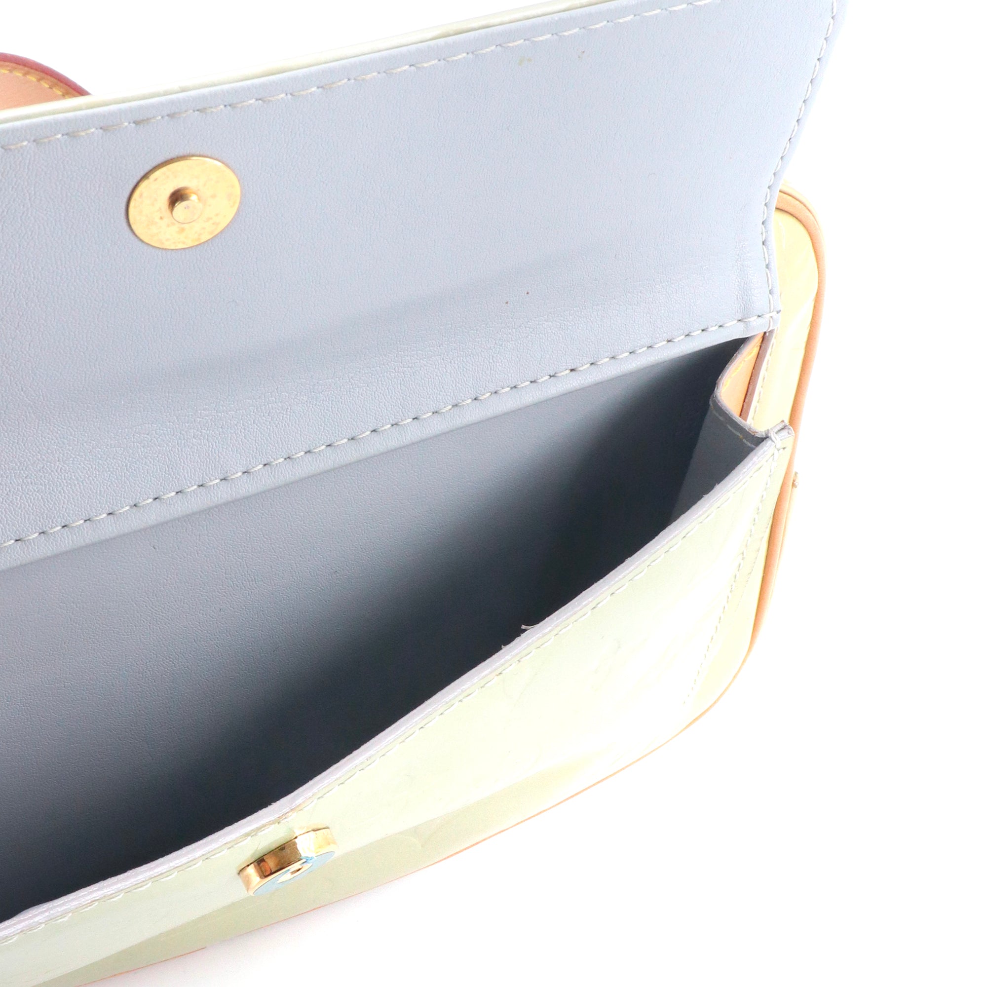 LOUIS VUITTON - Sac Ceinture Louis Vuitton en cuir verni embossé monogrammé vert