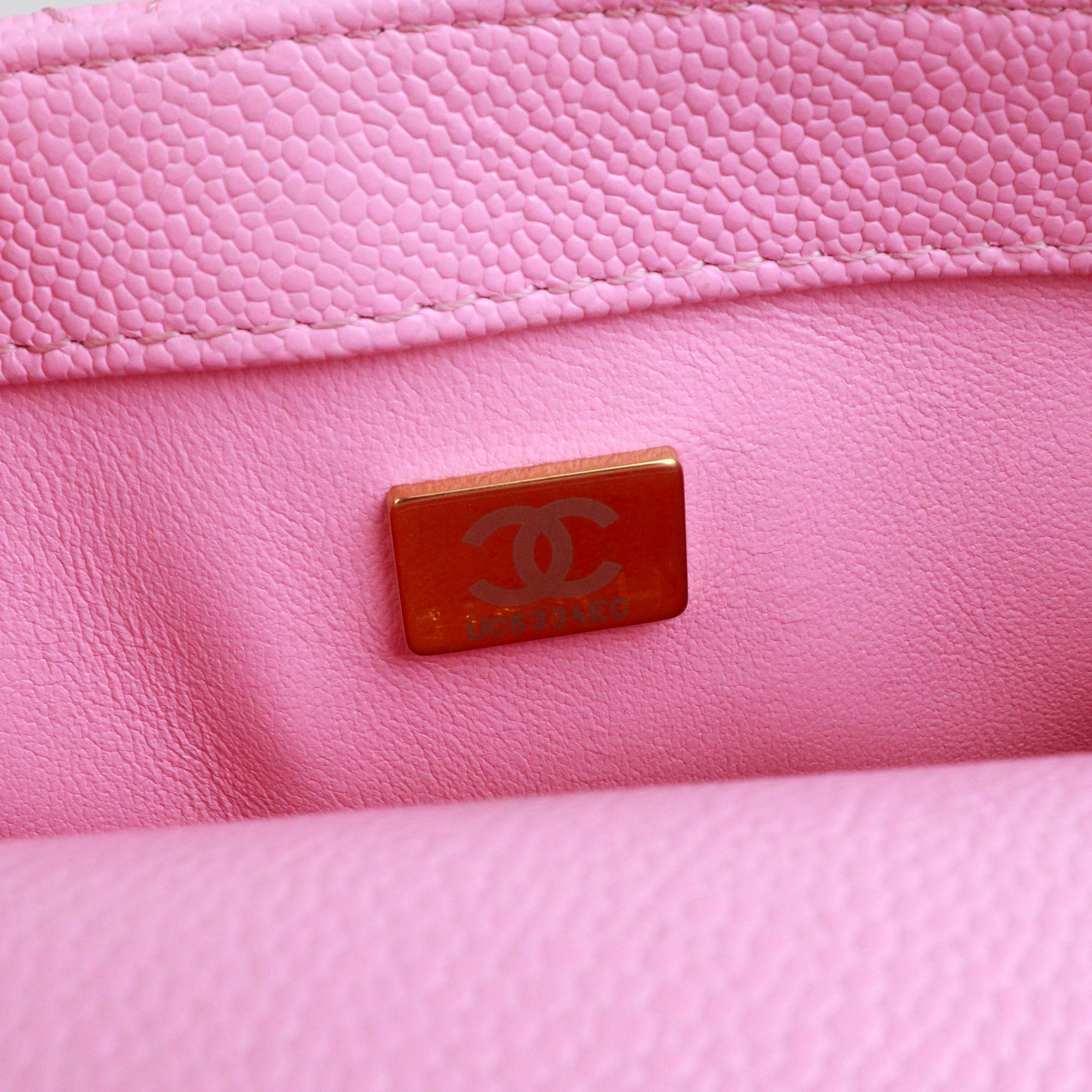 CHANEL - Sac à bandoulière Timeless/Classique Heart Crush en cuir caviar rose