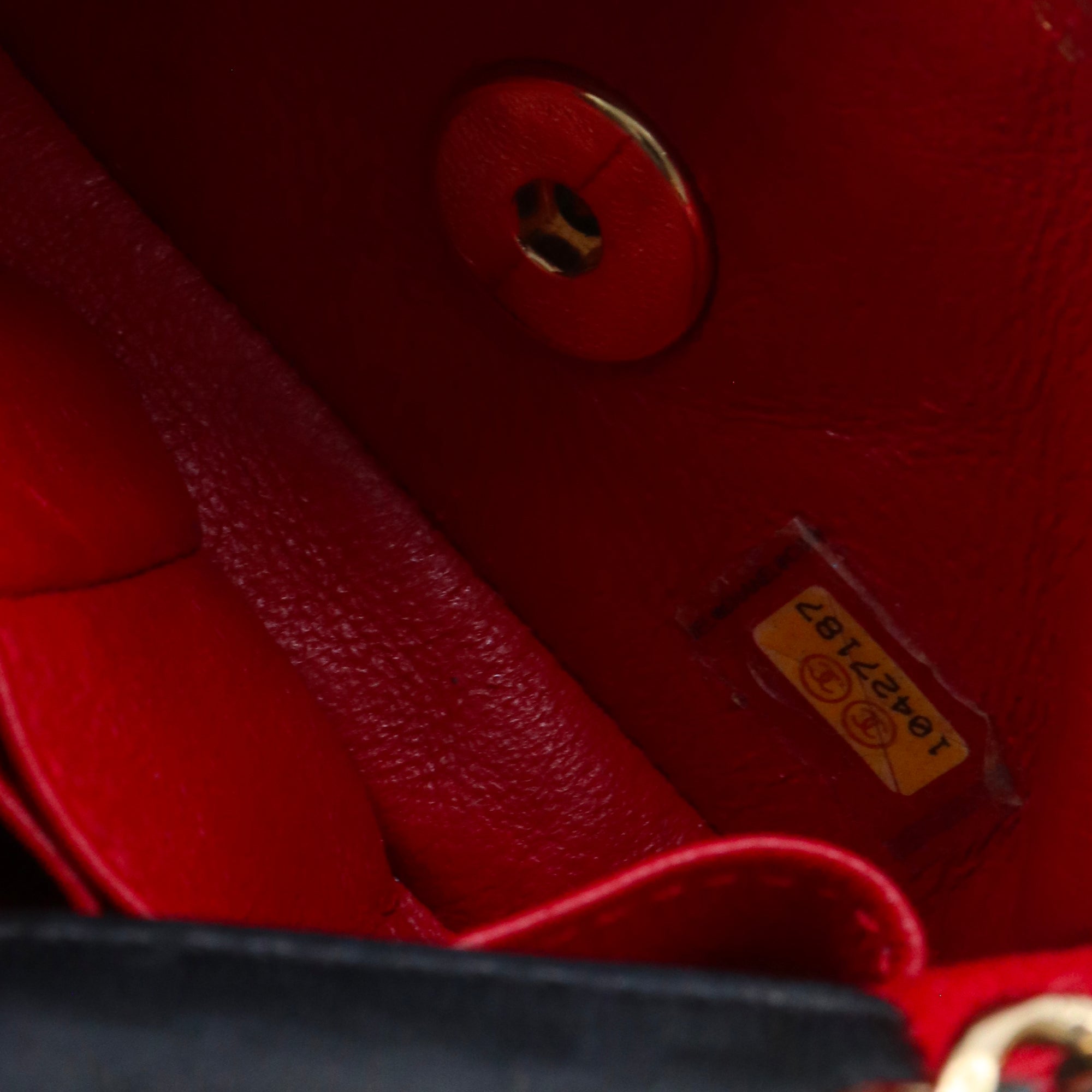 CHANEL - Sac à bandoulière Classique/Timeless micro Chanel en cuir lisse noir vintage