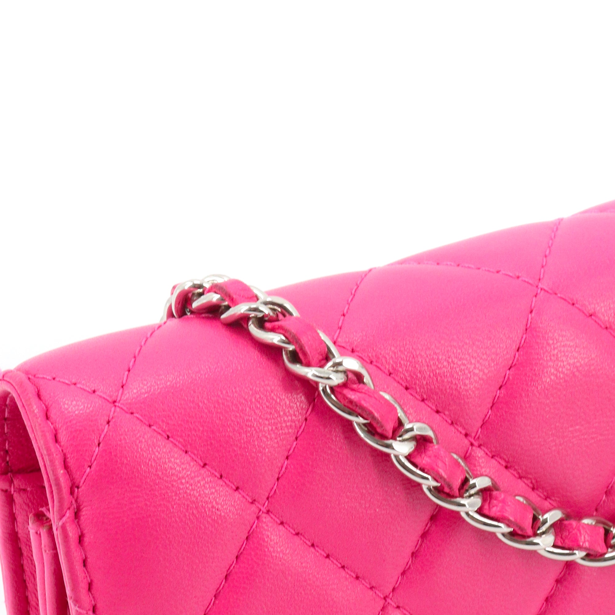 CHANEL - Sac Wallet On Chain Timeless Chanel en cuir lisse rose