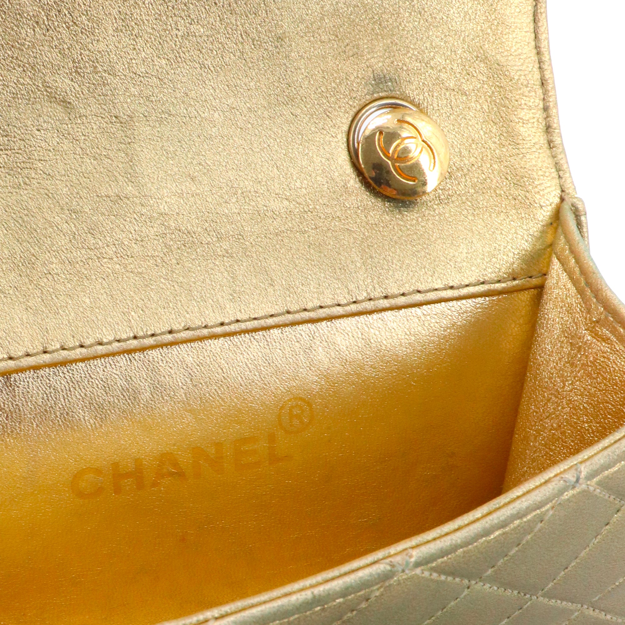 CHANEL - Sac à bandoulière Wallet on Chain Timeless mini Chanel en cuir lisse doré