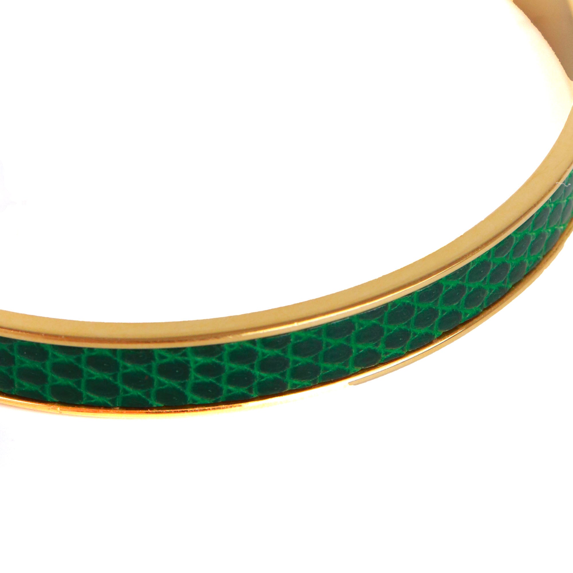 HERMÈS - Bracelet Kelly Cadenas Hermès en métal doré et cuir exotique vert