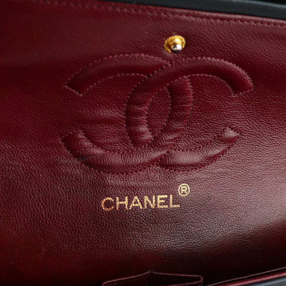 CHANEL - Sac à main Timeless 25 double flap en cuir matelassé noir vintage