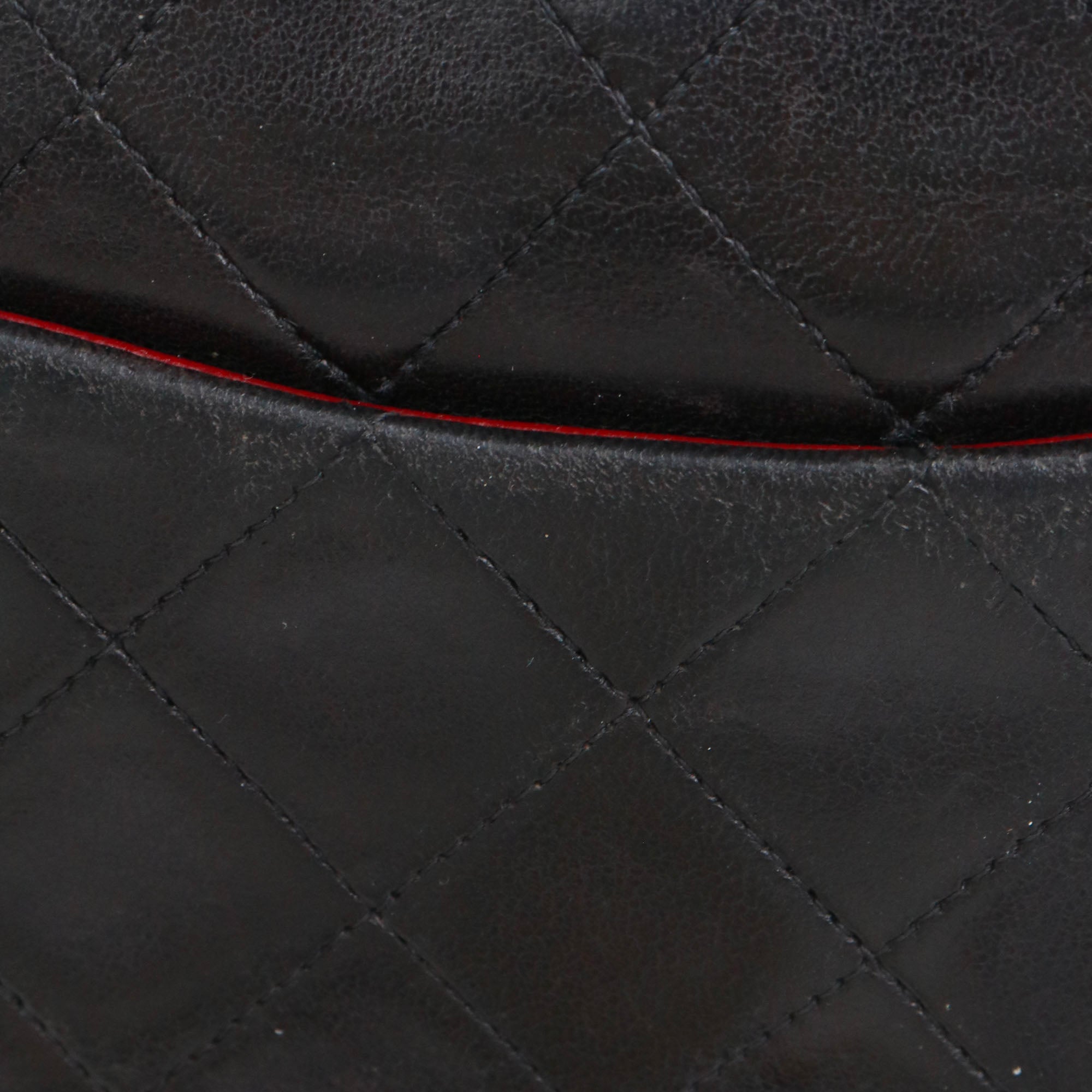 CHANEL - Sac à bandoulière Timeless Mini Square Chanel en cuir noir vintage