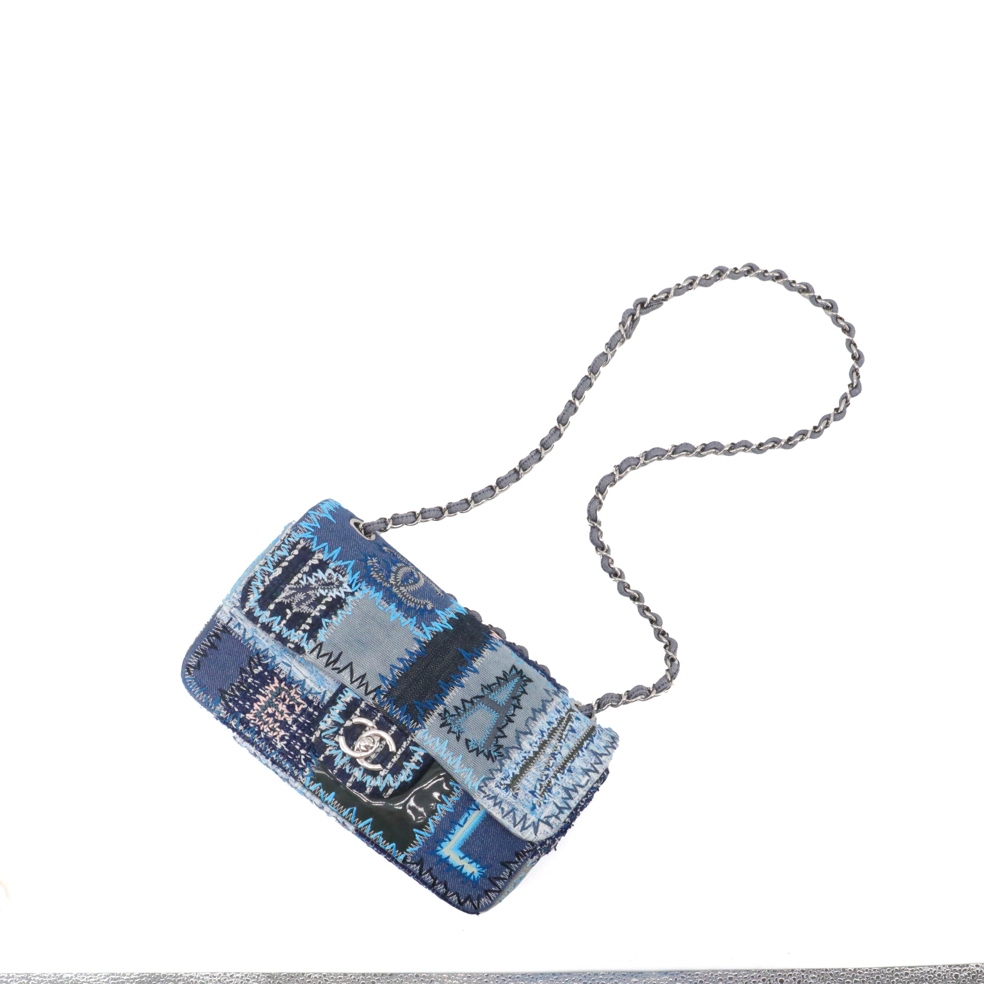 CHANEL - Sac à main Classique/Timeless Chanel simple flap Chanel en patchwork denim