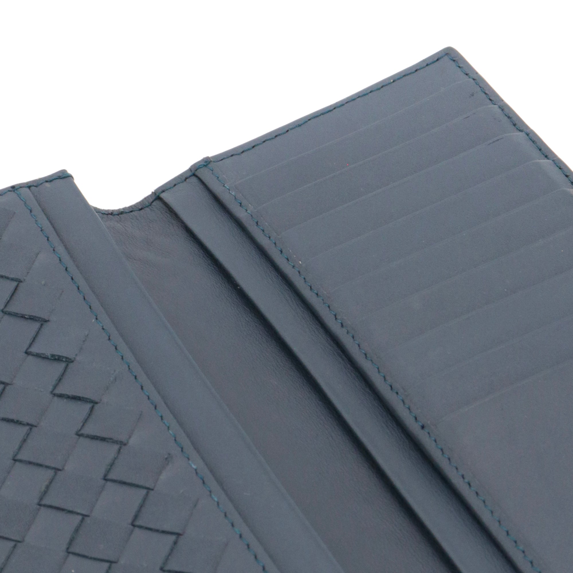 BOTTEGA VENETA - Portefeuille à rabat intrecciato Bottega Veneta en cuir bleu marine