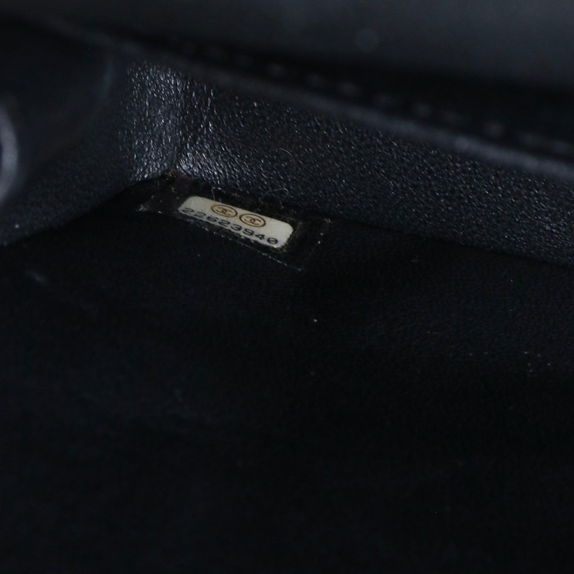 CHANEL - Sac à main Timeless/Classique Chanel medium double flap Chanel en cuir caviar chevron noir