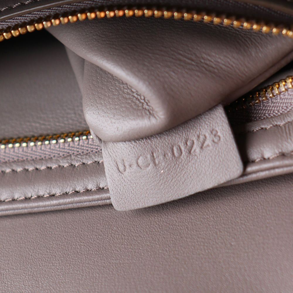 CELINE - Sac à bandoulière Triomphe teen en cuir box gris