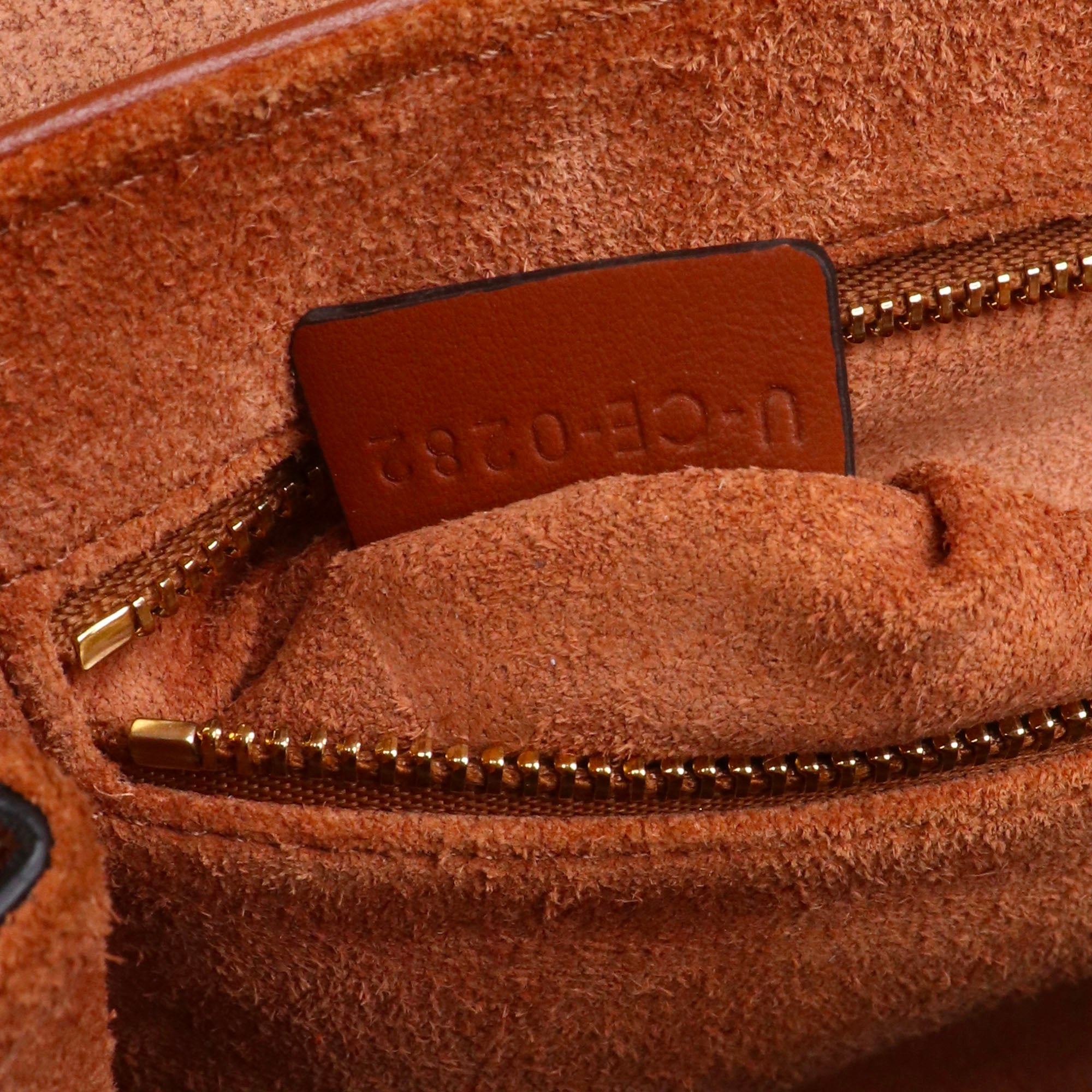 CELINE - Sac à bandoulière Soft 16 Teen Celine en cuir lisse marron