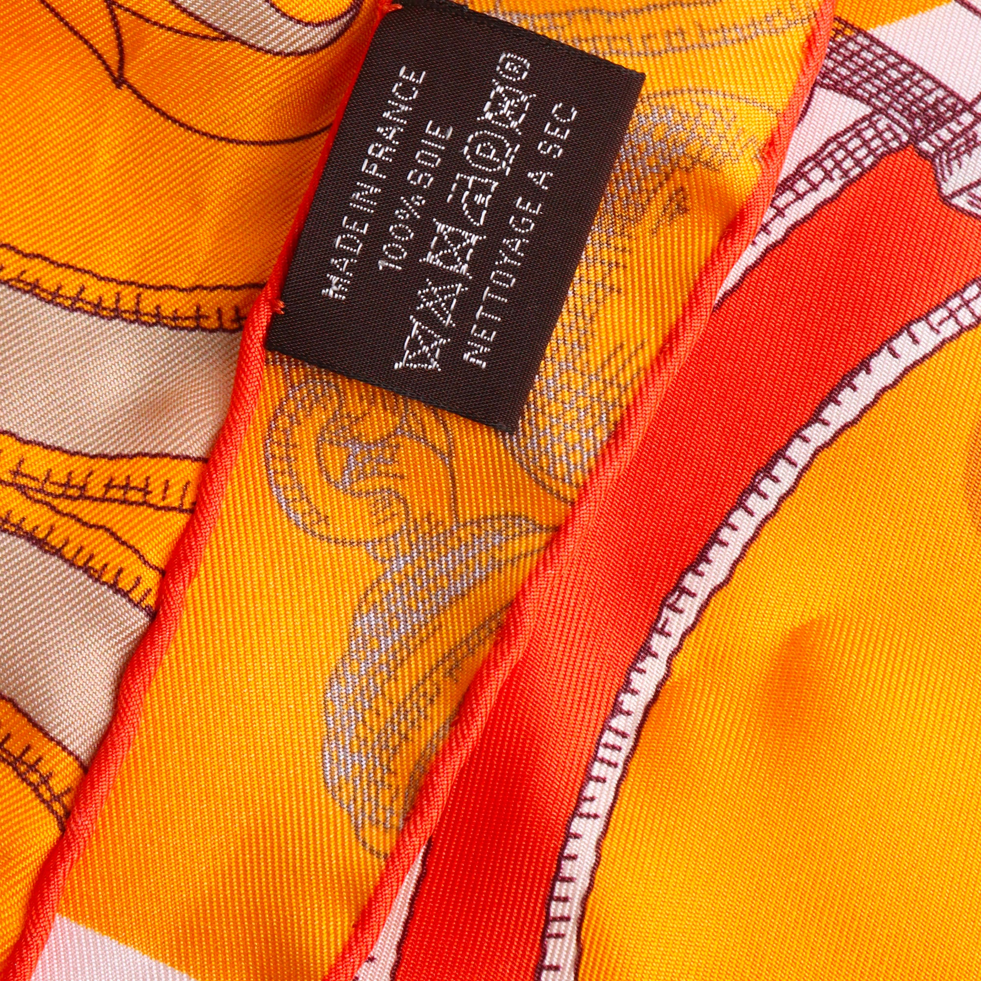 HERMÈS - Echarpe de soie L'Instruction du Roy Bayadère Hermès en soie orange