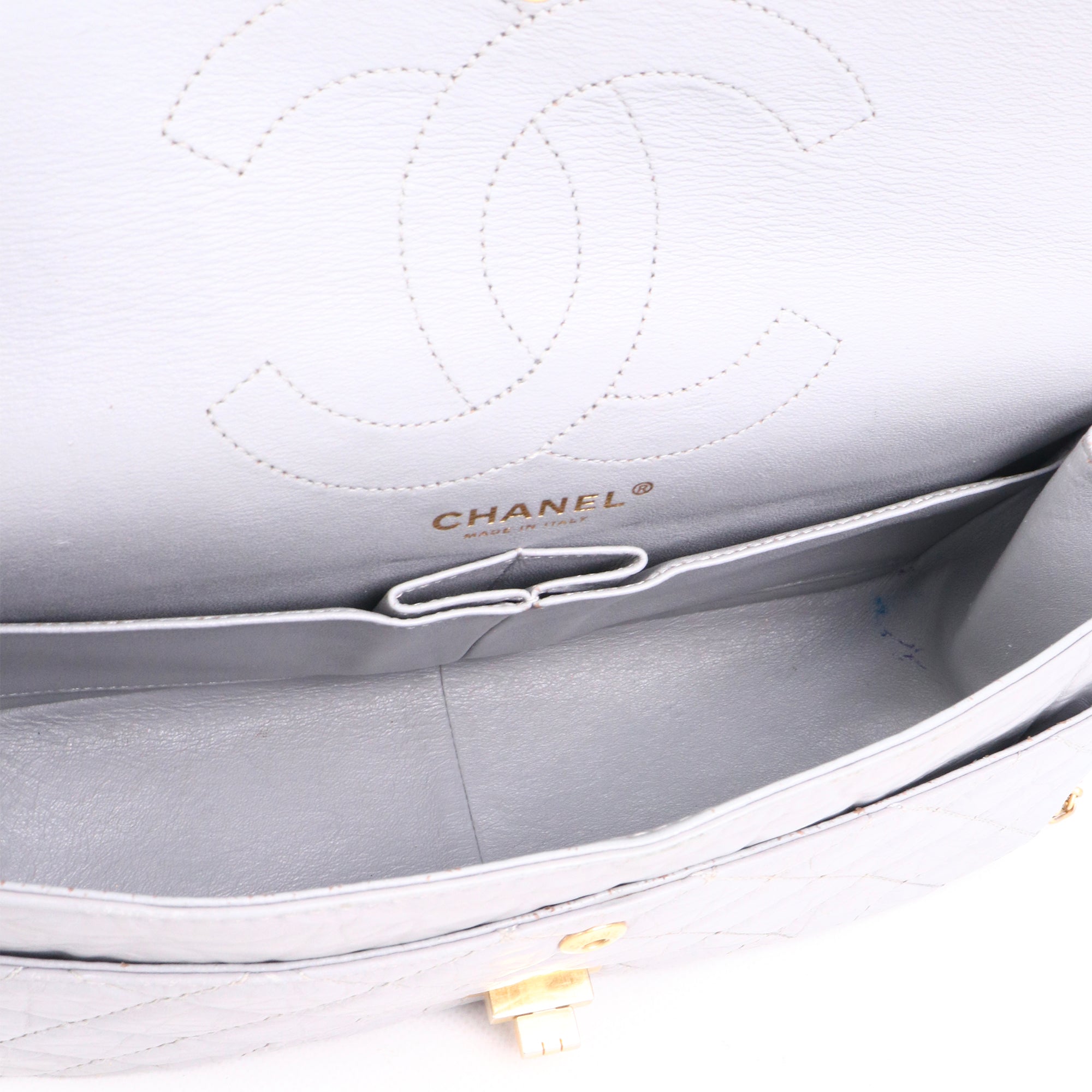 CHANEL - Sac à bandoulière 2.55 Chanel medium en cuir froissé gris