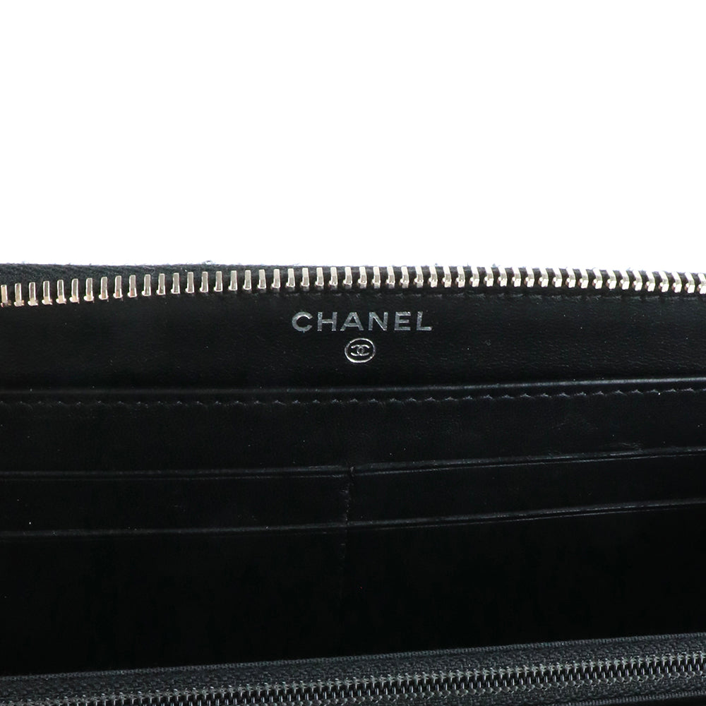 CHANEL - Portefeuille en cuir matelassé noir