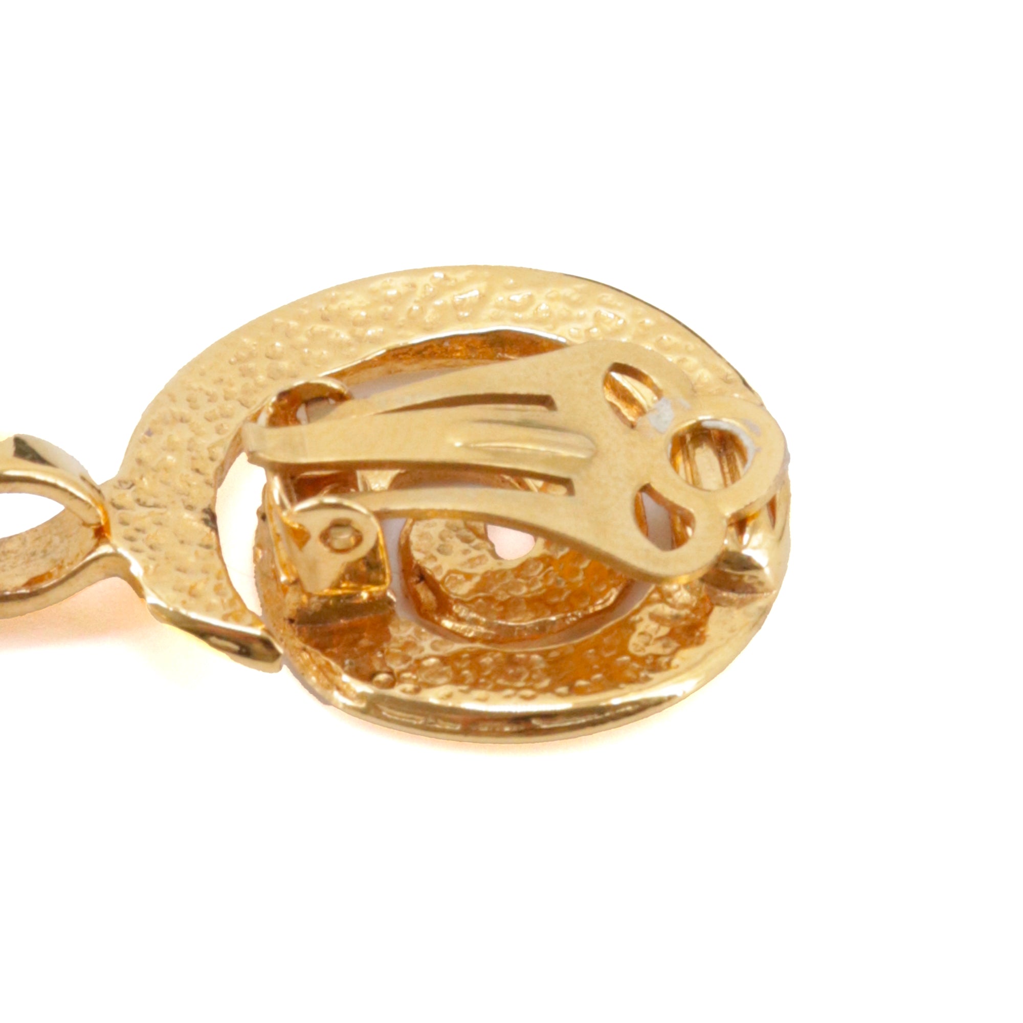 CHANEL - Boucles d'oreilles Coeur CC Chanel vintage en métal doré