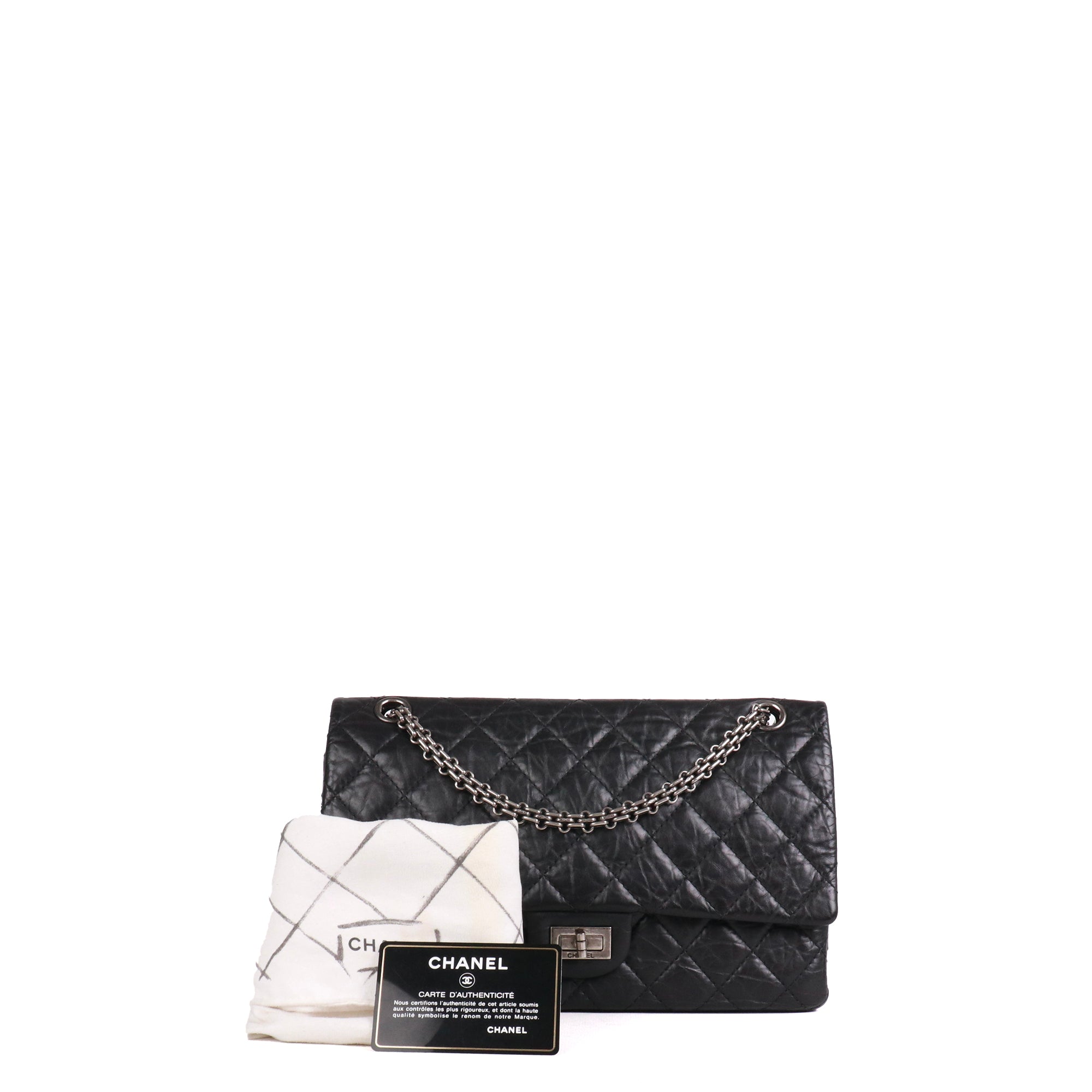 CHANEL - Sac à bandoulière 2.55 Chanel medium en cuir froissé noir
