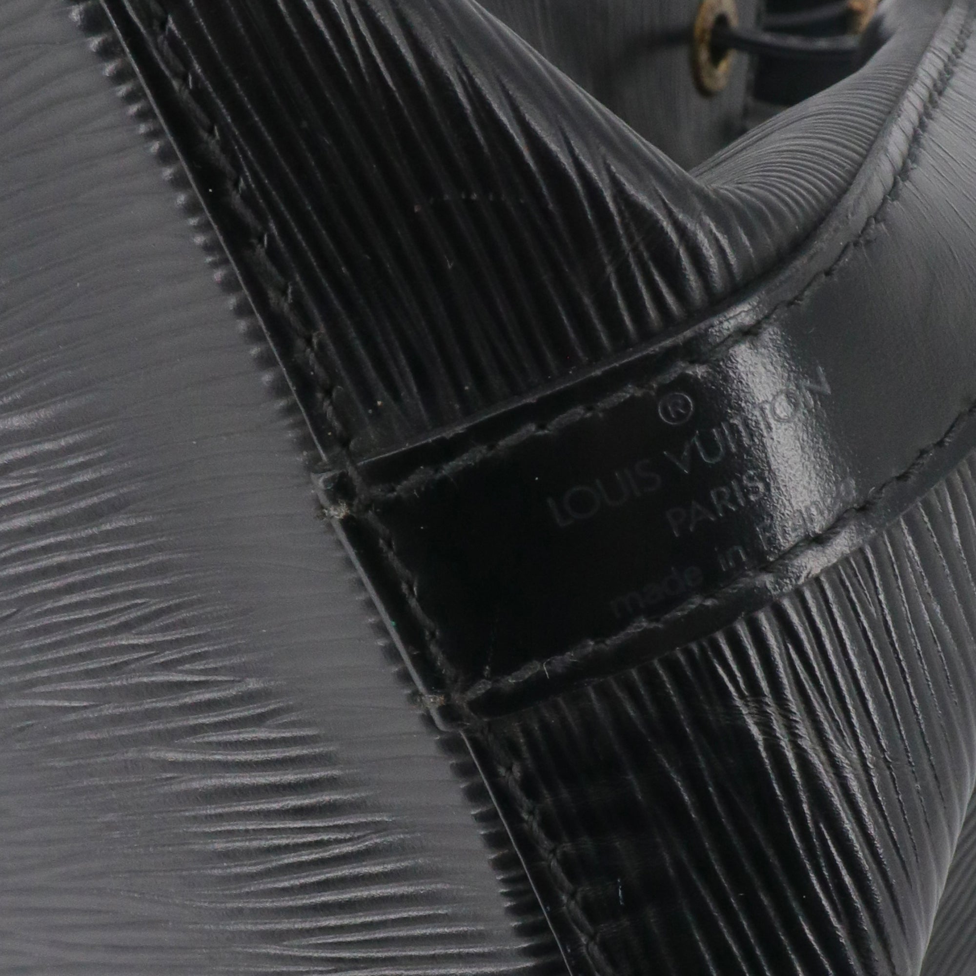 LOUIS VUITTON - Sac à épaule Noé PM Louis Vuitton en cuir épi noir vintage