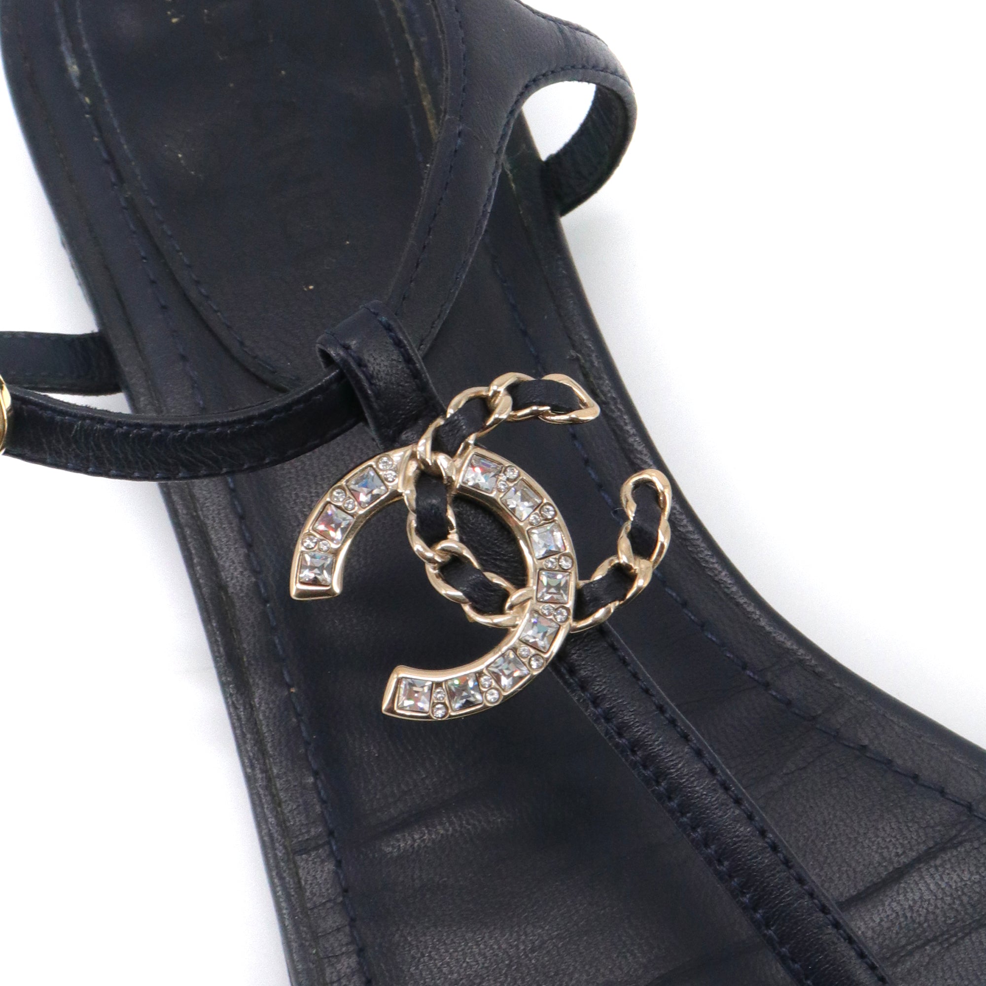 CHANEL - Sandales CC Chanel en cuir bleu marine (T37.5)