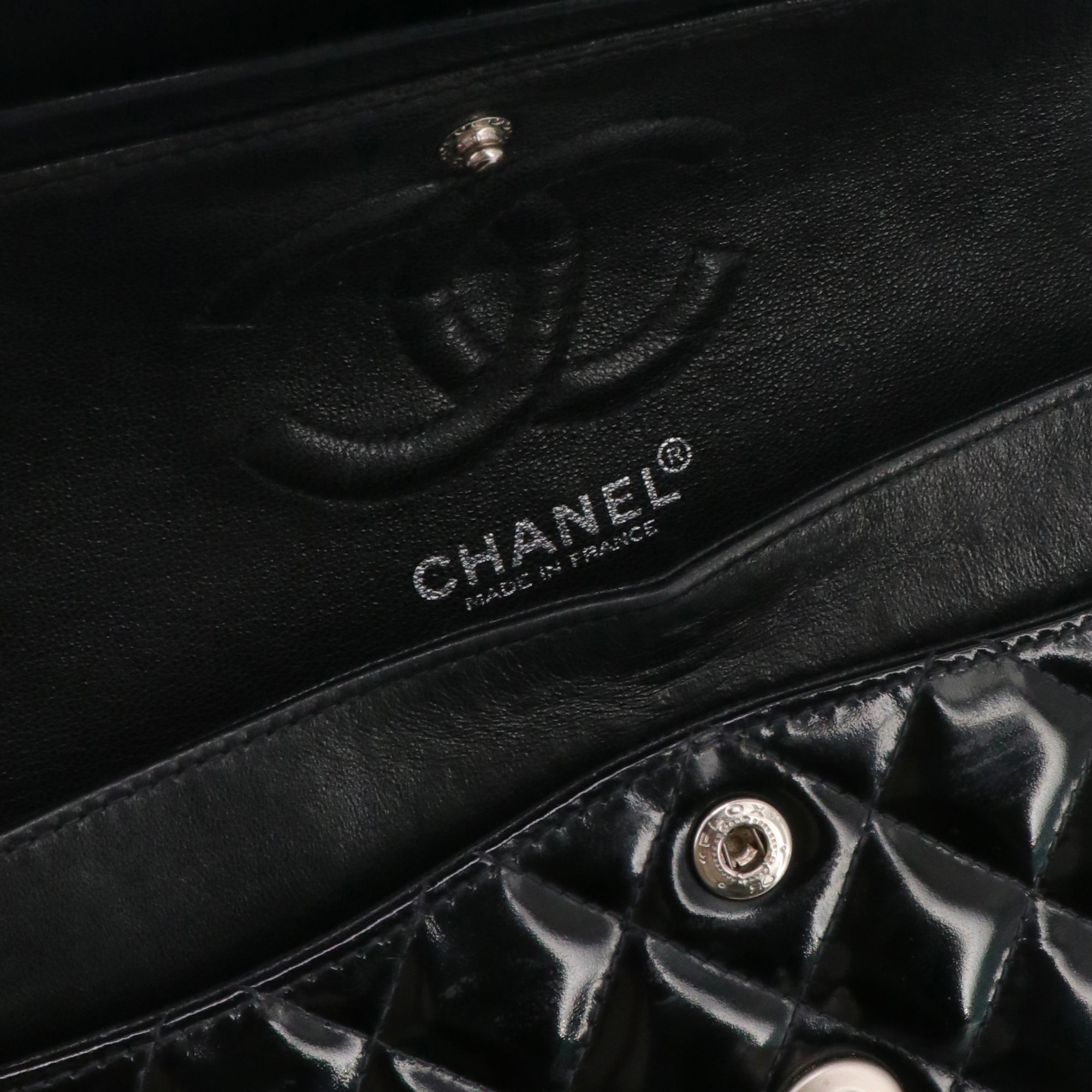 CHANEL - Sac à main Classique/Timeless 23 Chanel en cuir verni noir