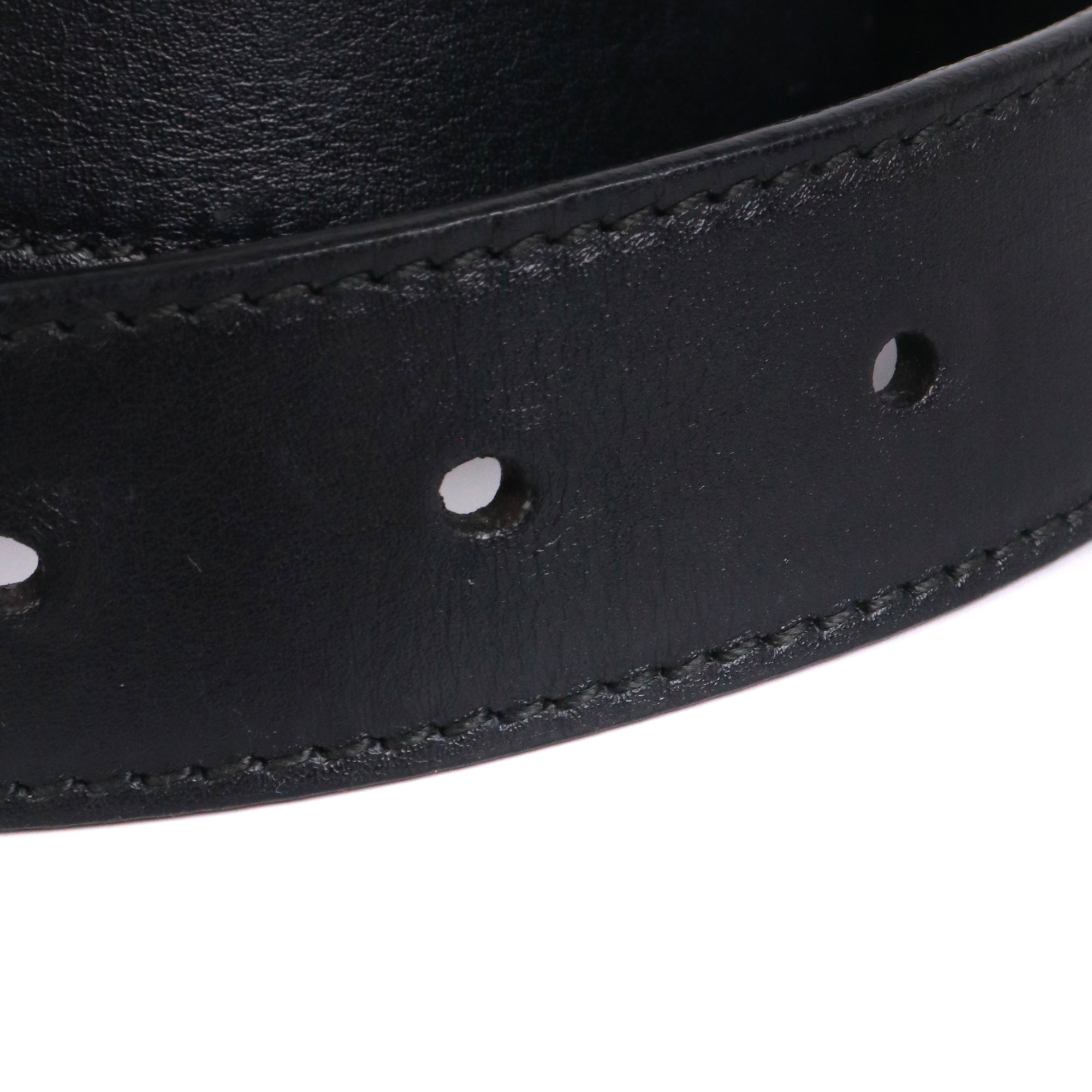 GUCCI - Gucci GG Buckle Marmont belt in black grained leather (T85)