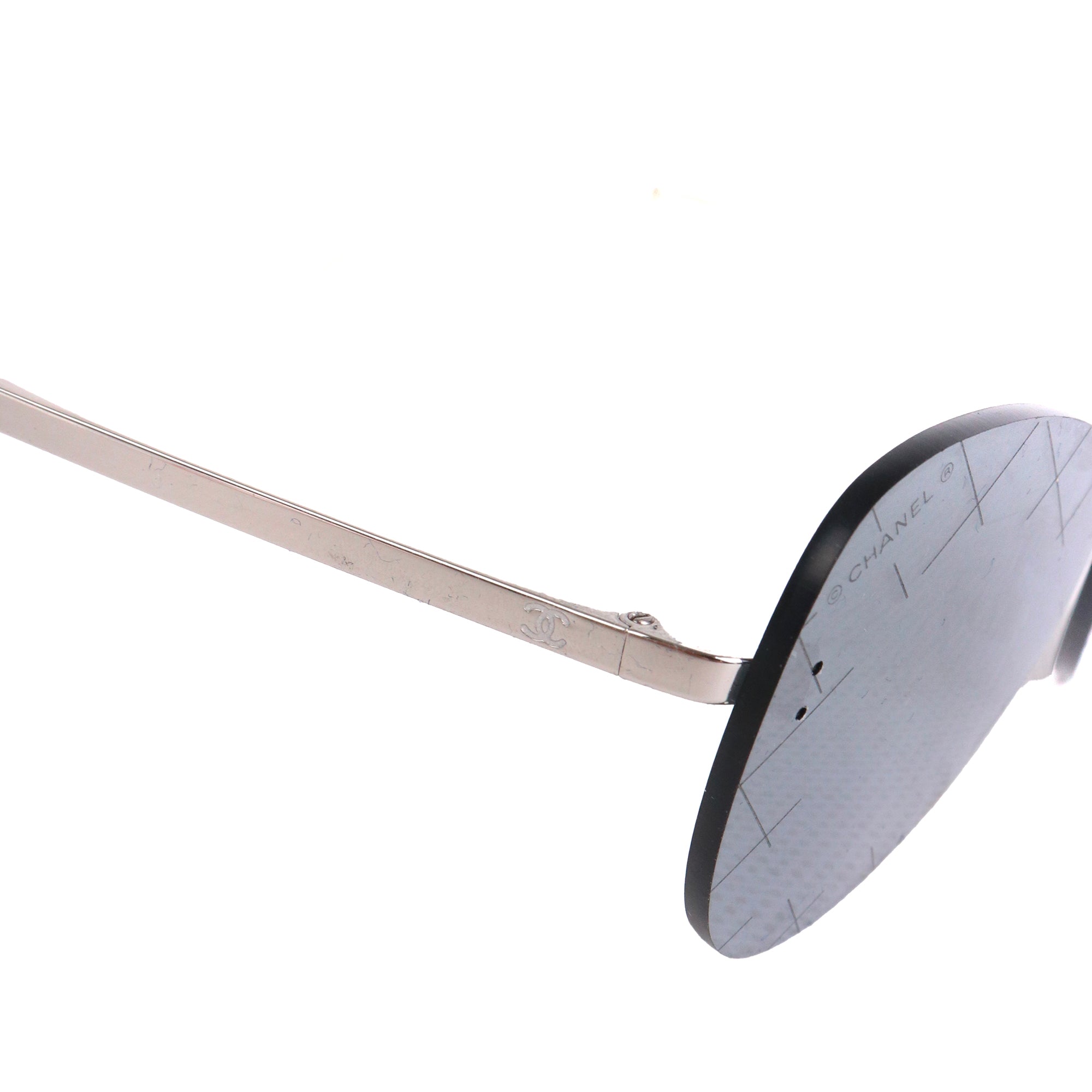 CHANEL - Lunettes de soleil Aviateur Chanel en métal argenté