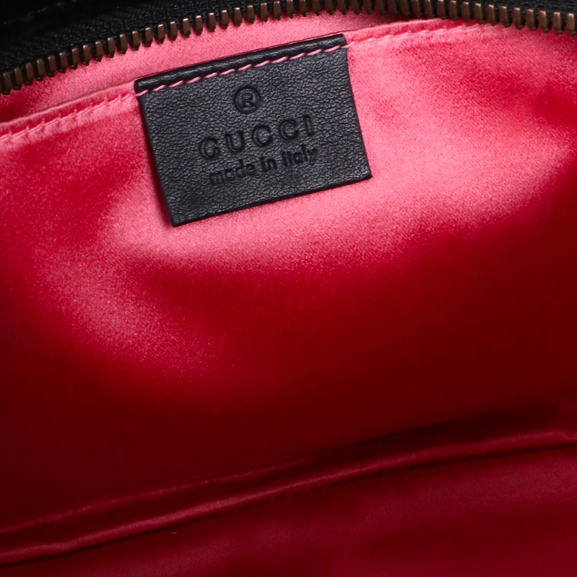 GUCCI - Marmont small size camera shoulder bag quilted in red velvet