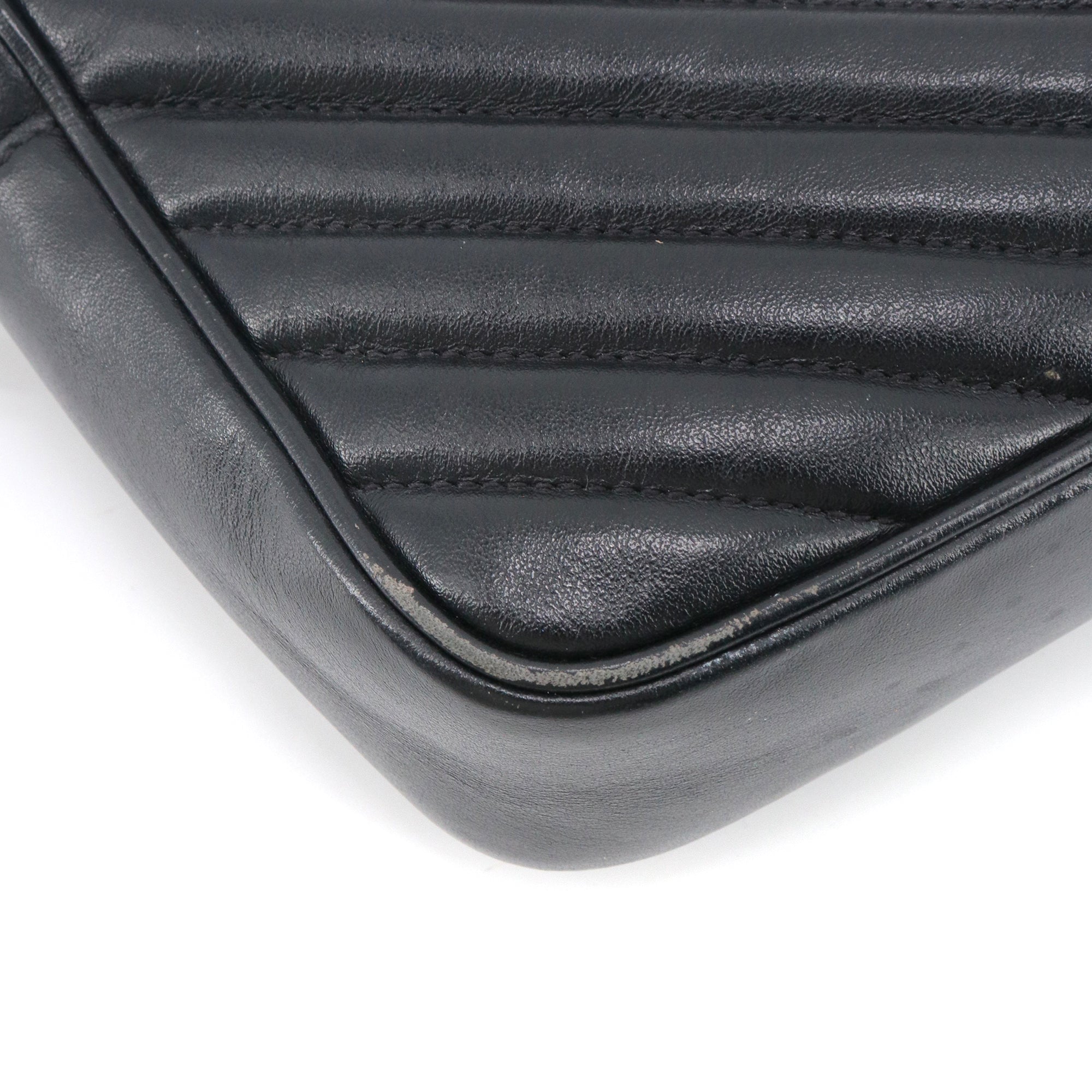 SAINT LAURENT - Sac à bandoulière Lou Saint Laurent en cuir chevron noir