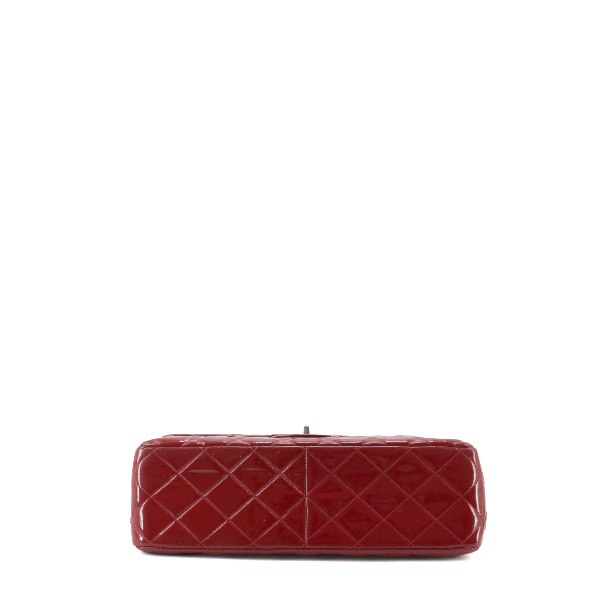 CHANEL - Sac à bandoulière Classique/Timeless Jumbo Chanel en cuir verni bordeaux