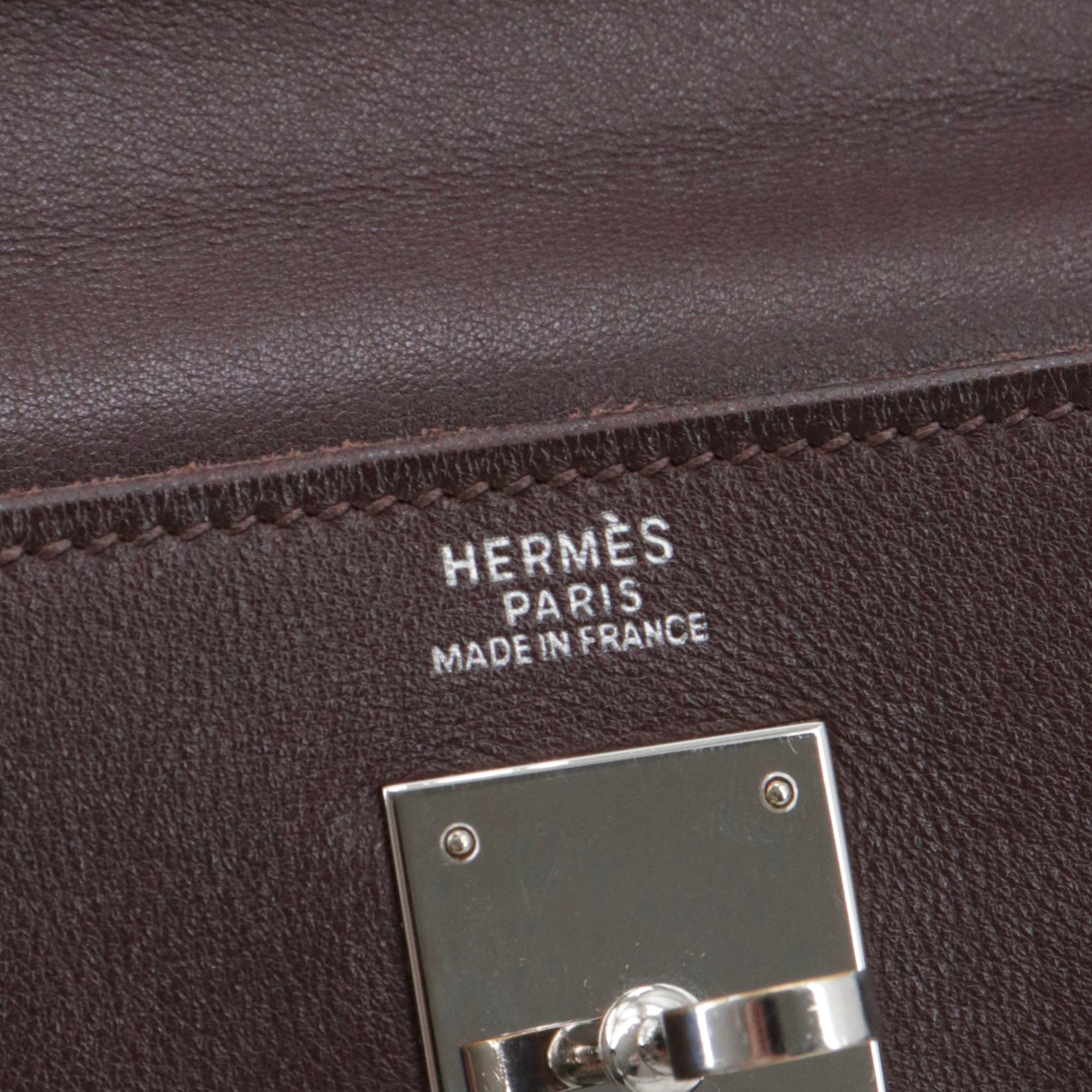 HERMÈS - Sac à main Kelly 32 Hermès en cuir evergrain cacao
