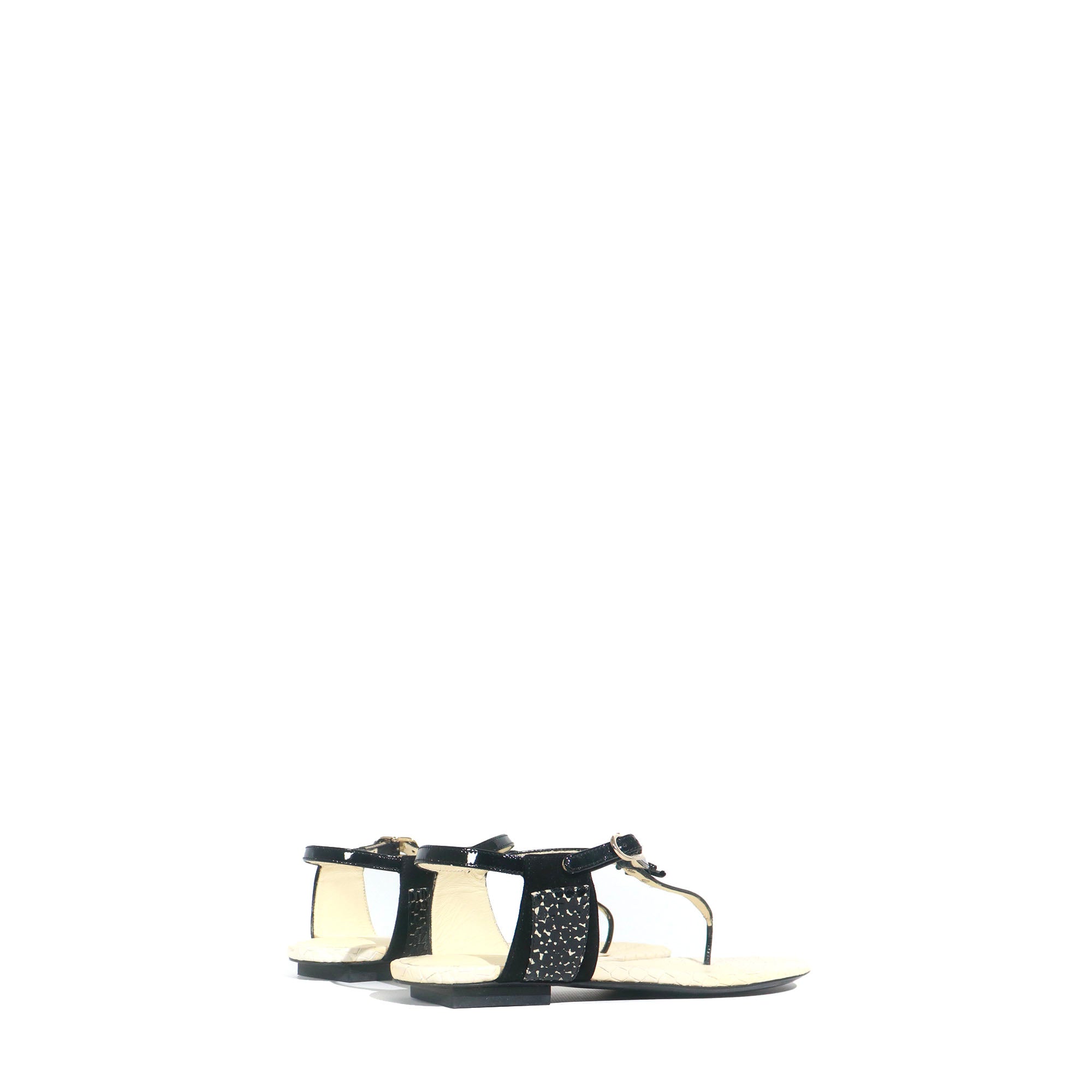 CHANEL - Sandales plates CC en cuir (T39)