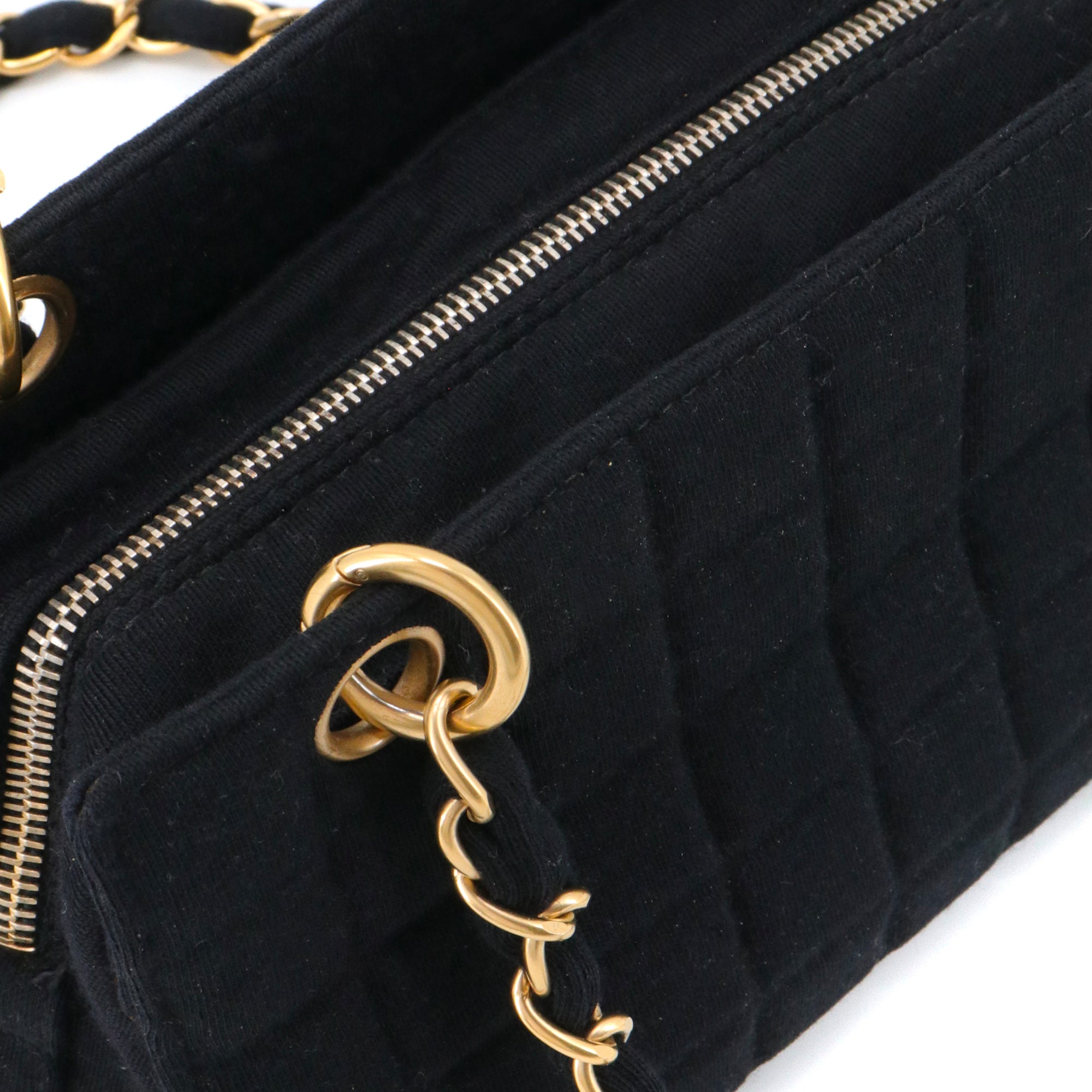 CHANEL - Sac à épaule Petit Shopping Chanel en jersey noir vintage