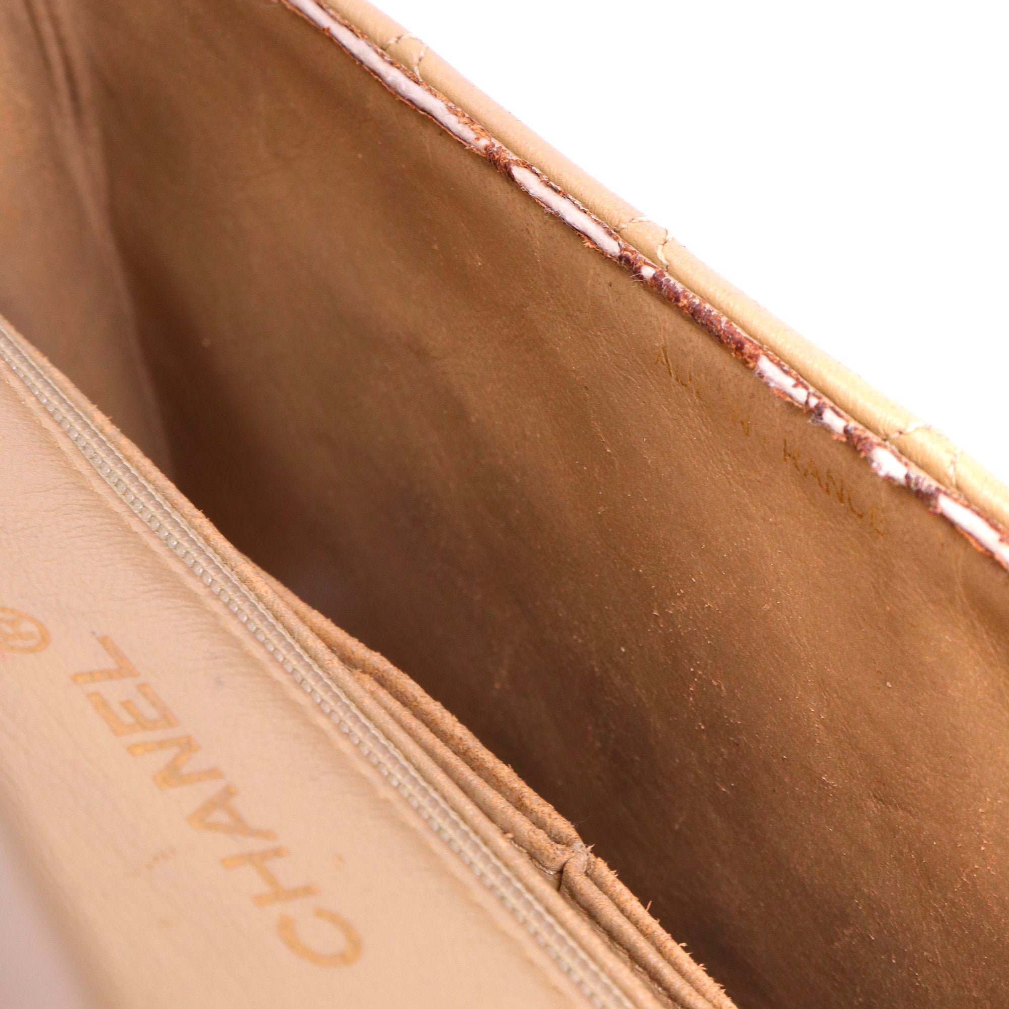 CHANEL - Sac à main Classique/Timeless Full Flap Chanel en cuir lisse beige vintage