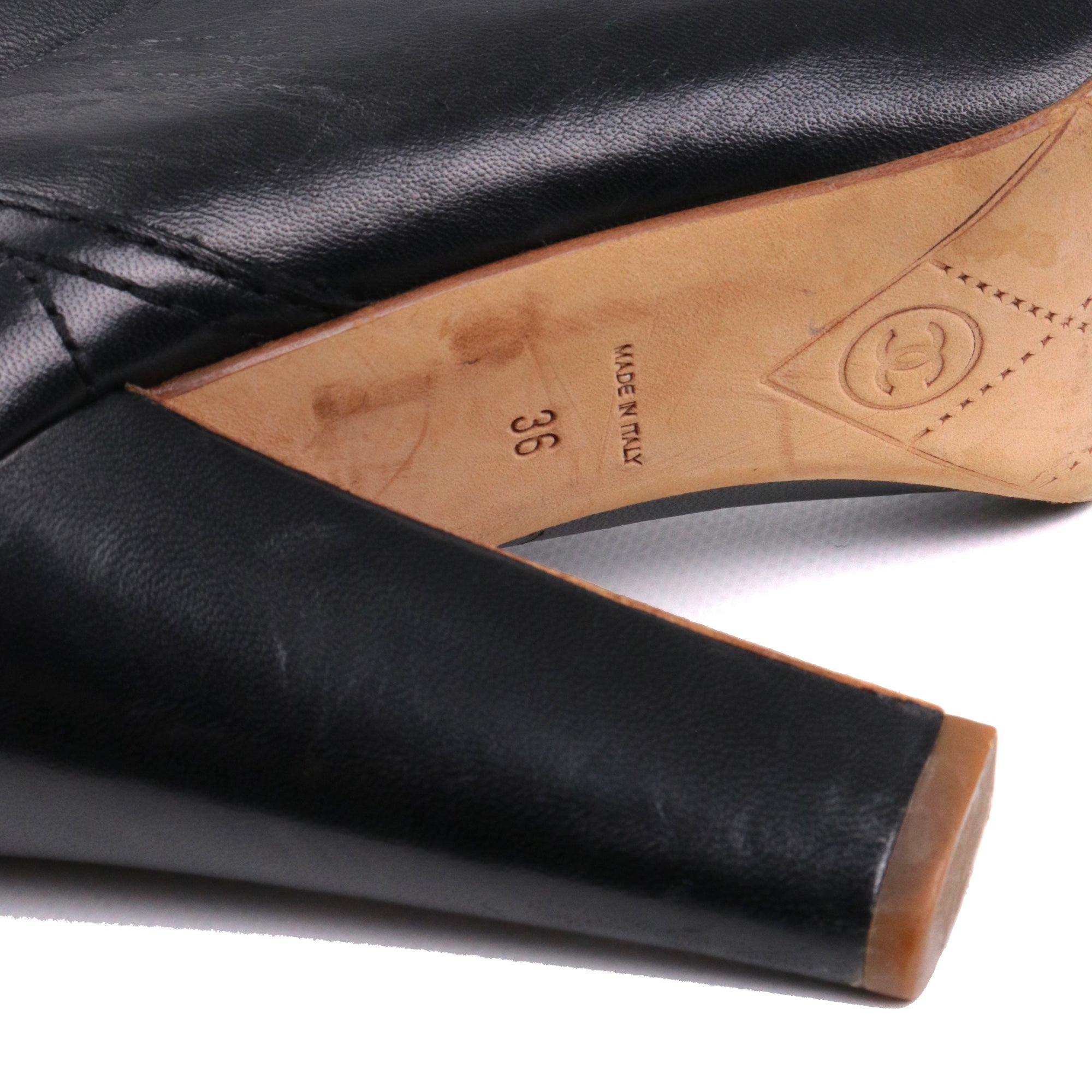 CHANEL - Bottes Chanel en cuir noir (T36)