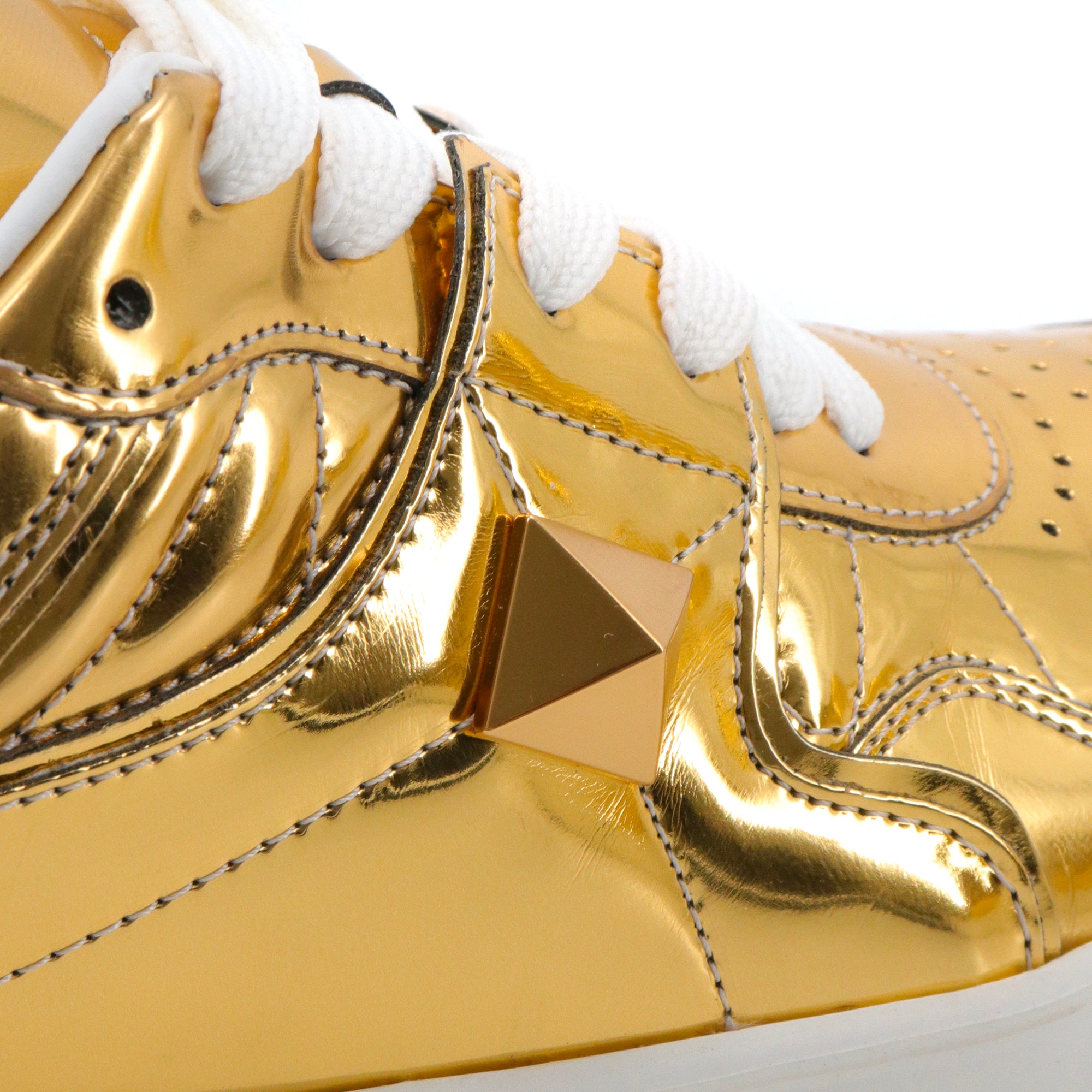 VALENTINO - Valentino One Stud sneakers in gold leather (T38)