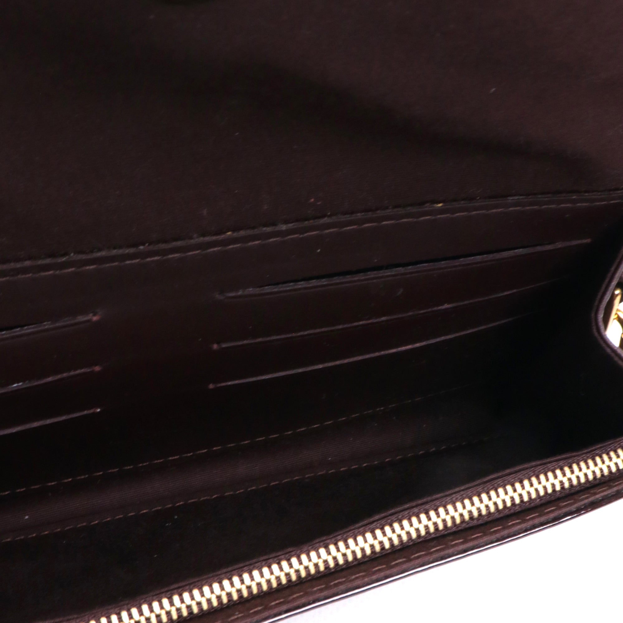 LOUIS VUITTON - Pochette Sunset Boulevard Louis Vuitton en cuir verni bordeaux