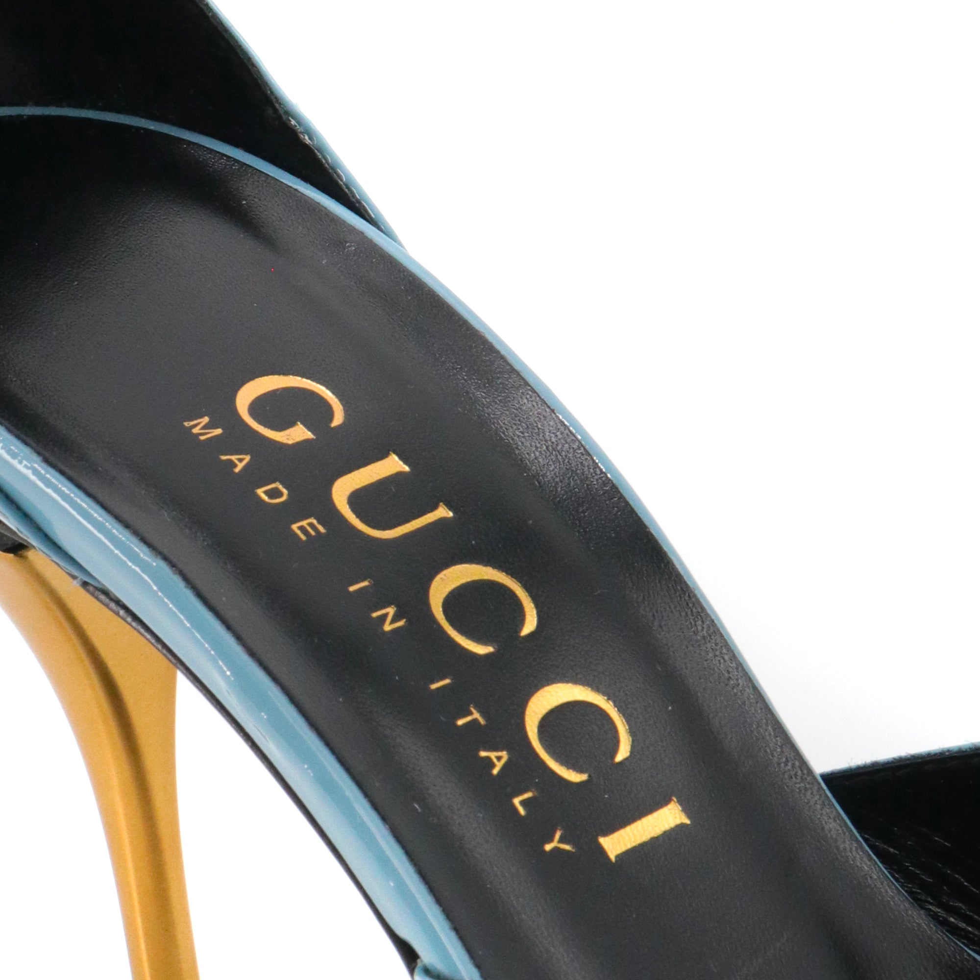 GUCCI - Escarpins à talon Gucci en cuir verni bleu (T39.5)