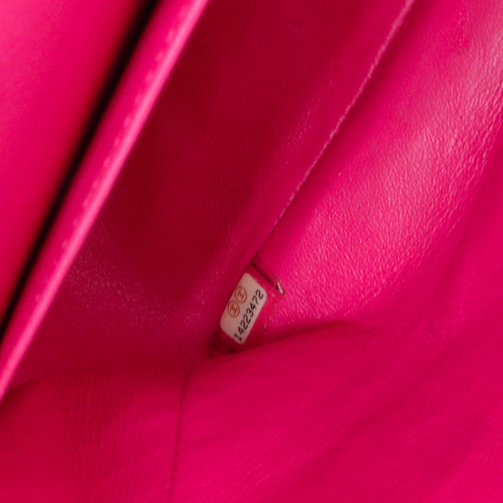 CHANEL - Sac à main Classique/Timeless Chanel medium double flap Chanel en cuir verni rose