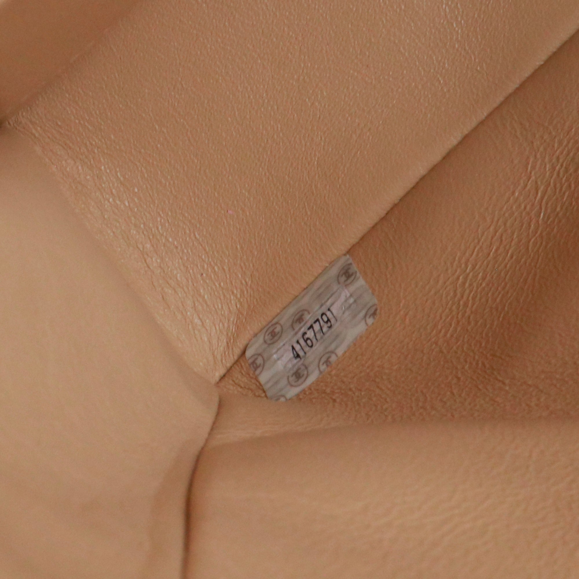 CHANEL - Sac à main Timeless 25 double flap Chanel en cuir matelassé beige vintage