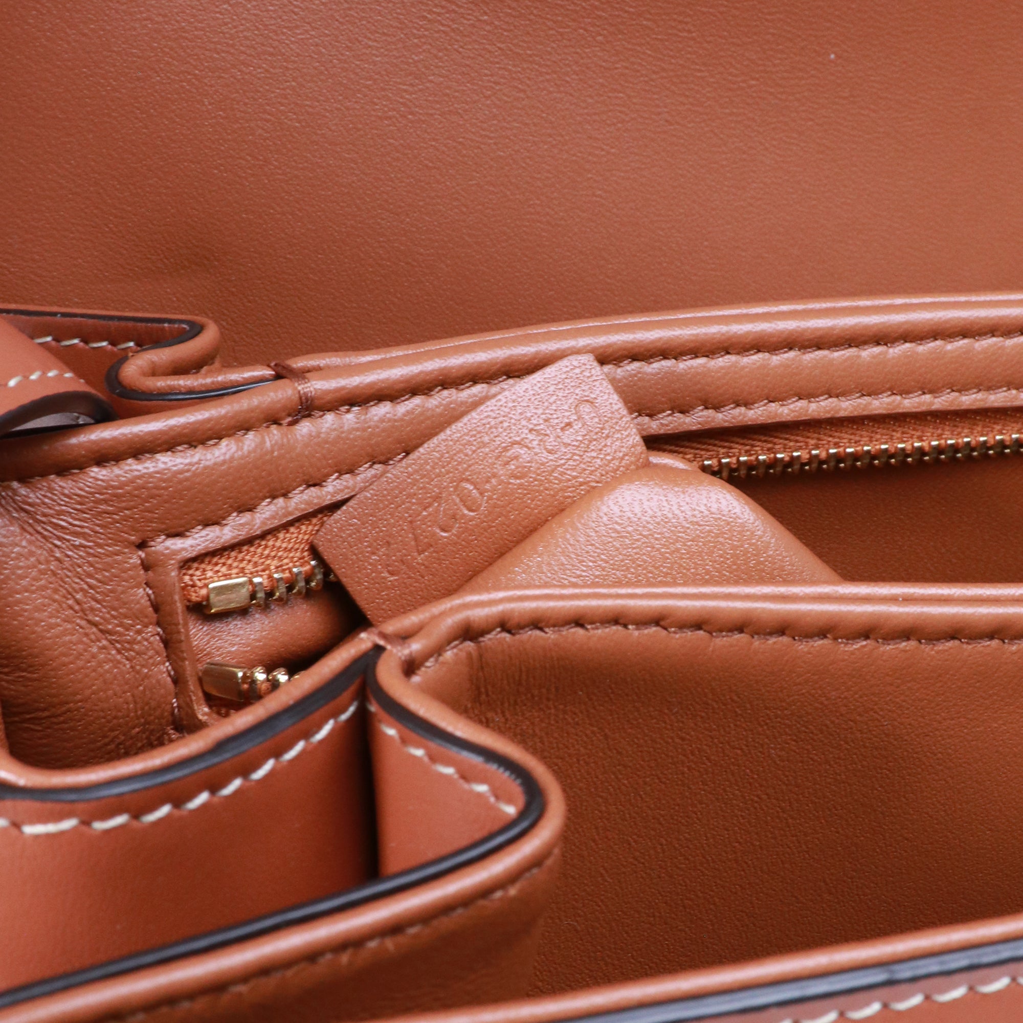 CELINE - Sac à bandoulière Triomphe medium Céline en raphia et cuir tan