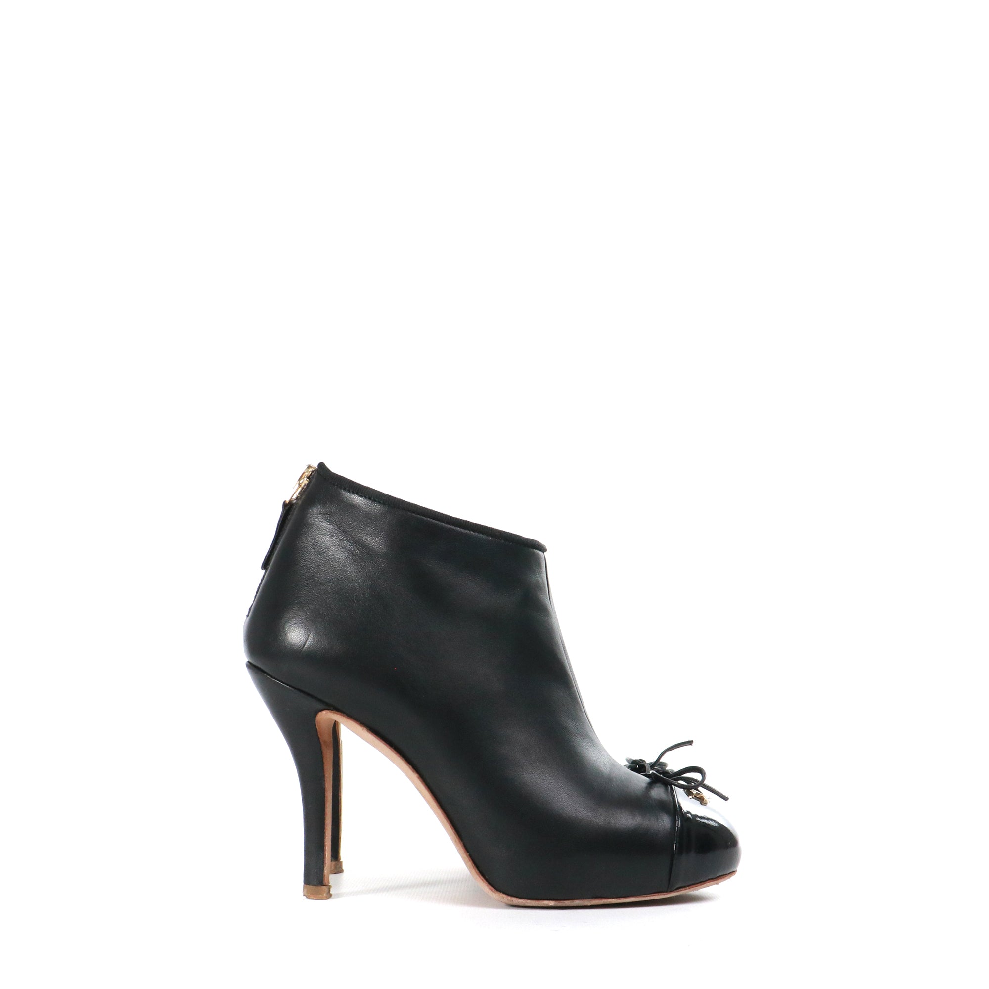 CHANEL - Bottines CC Chanel en cuir d'agneau noir (T34,5)