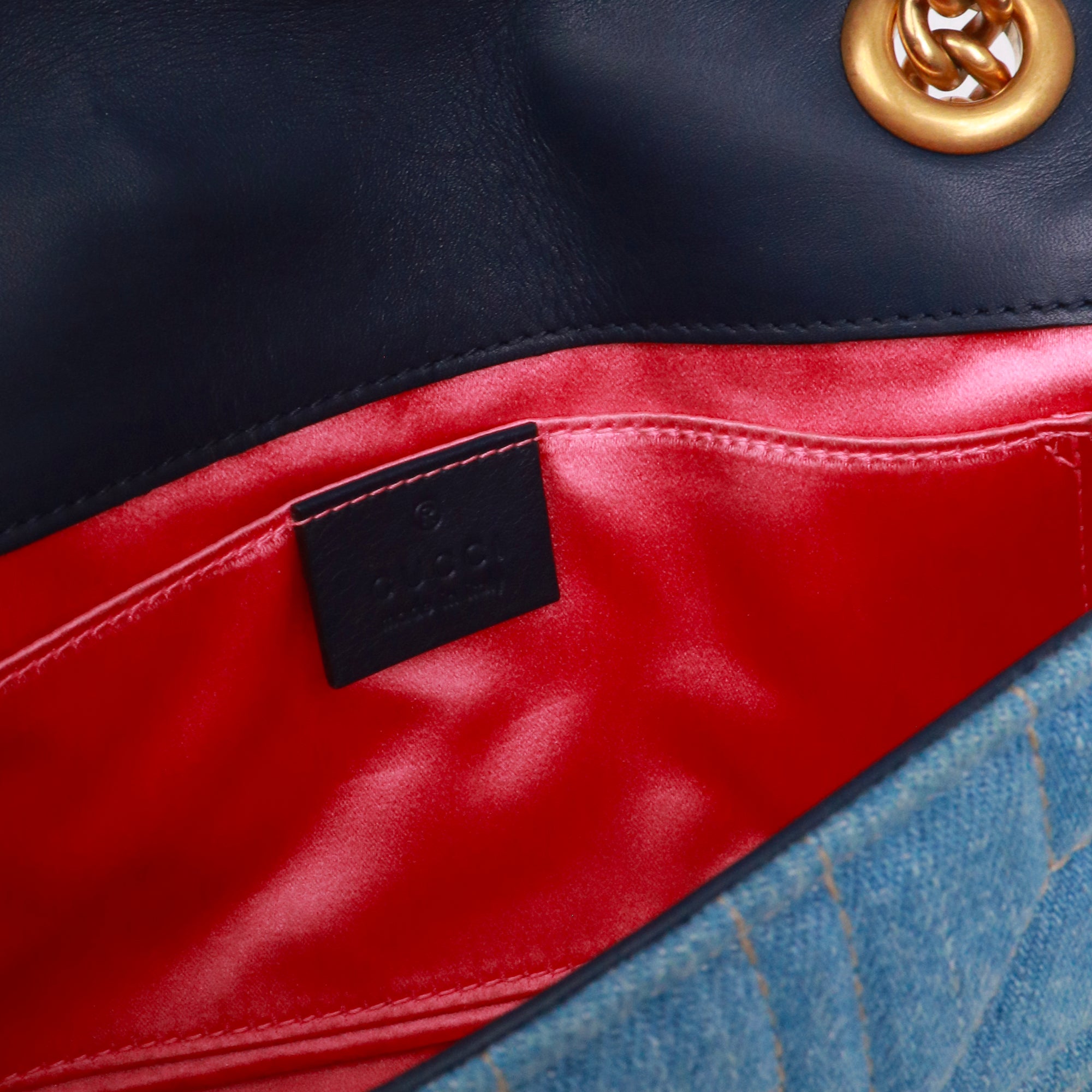 GUCCI - Marmont small size camera shoulder bag quilted in red velvet
