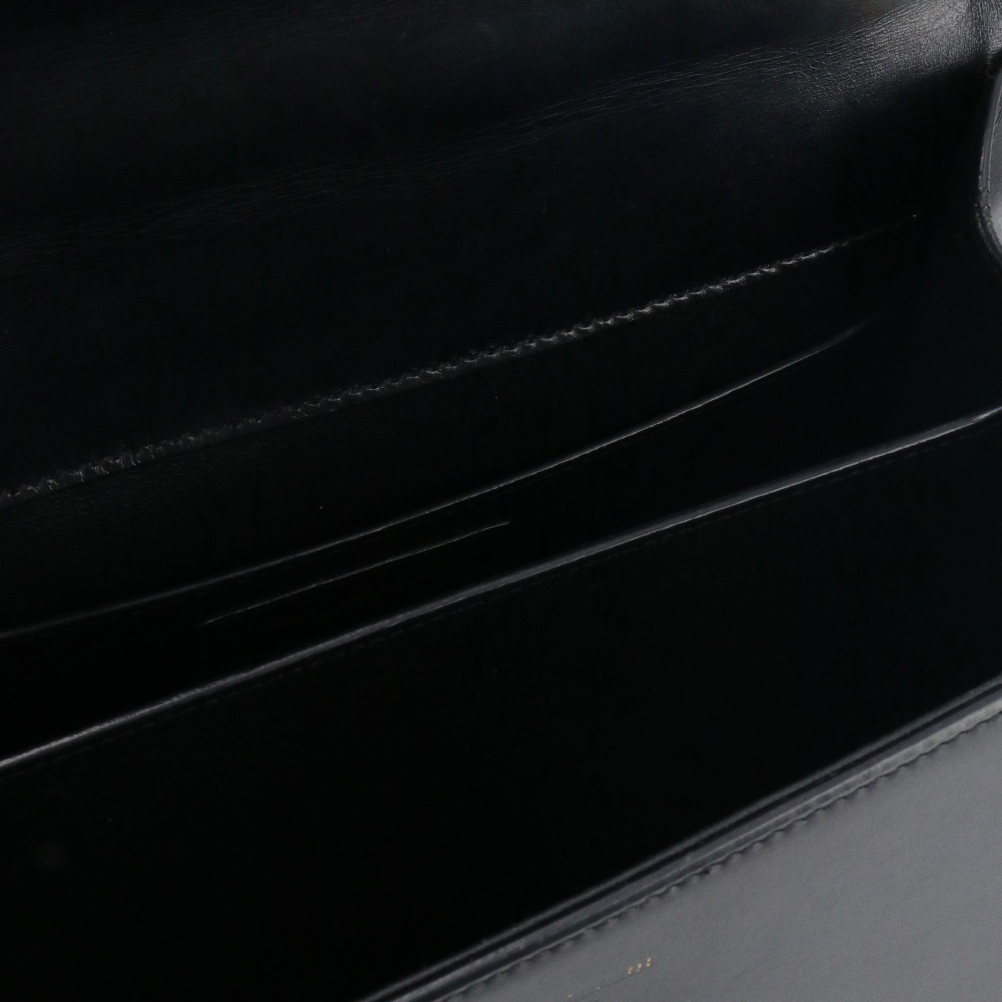 SAINT LAURENT - Sac à bandoulière Cassandra Top Handle medium Saint Laurent en cuir box noir
