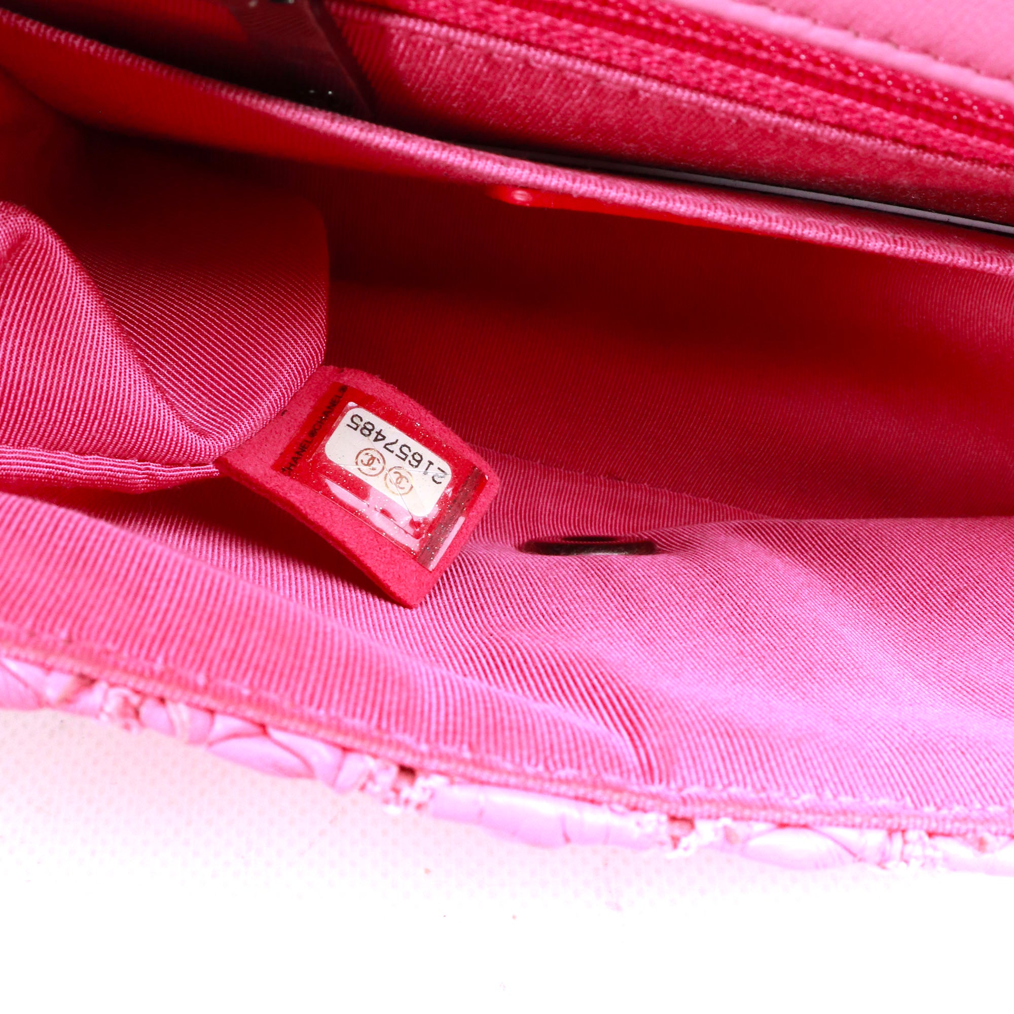 CHANEL - Sac à bandoulière Timeless Mini Square Chanel en crochet cuir rose